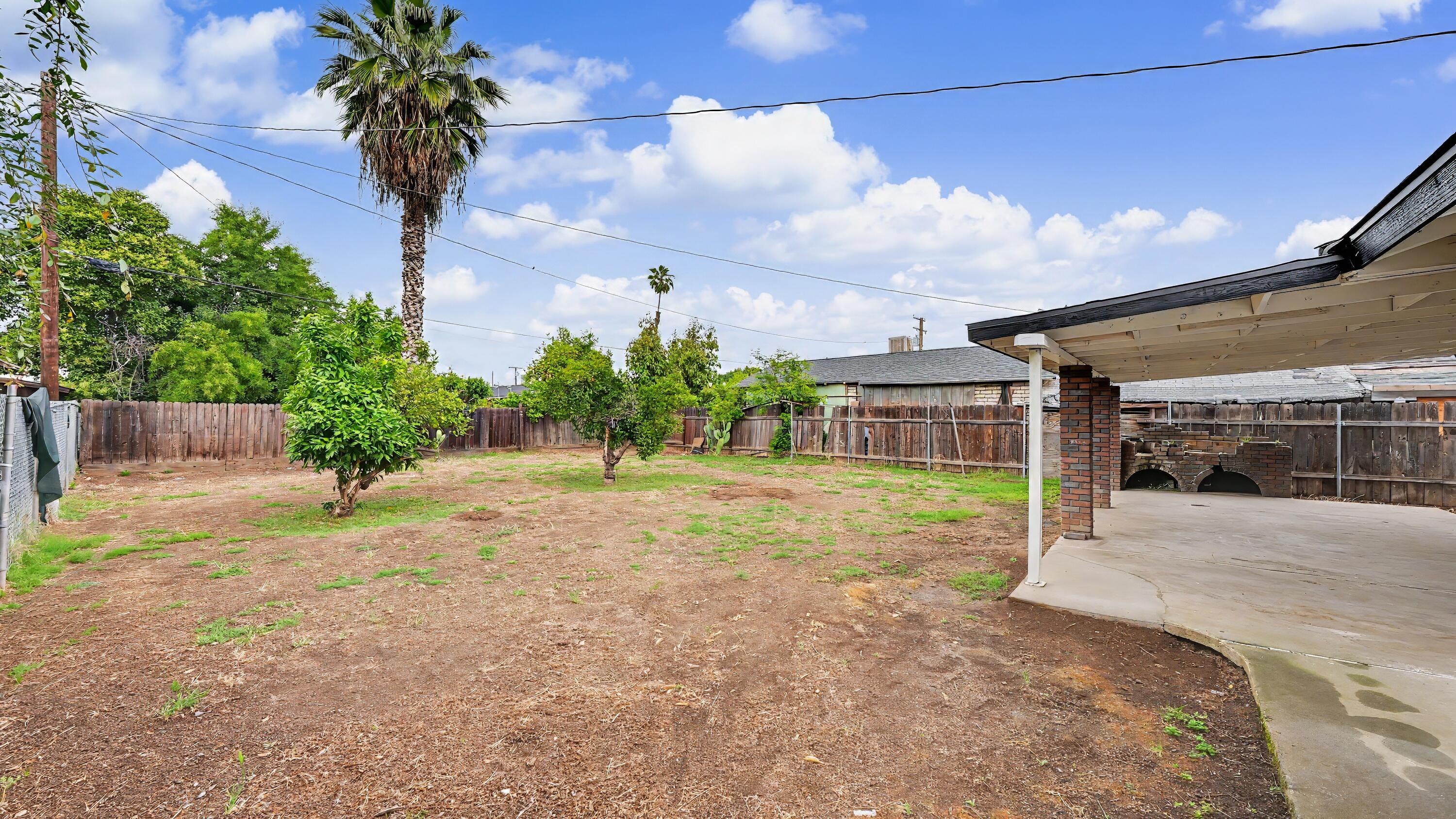 429 2nd St, Lindsay, CA 93247