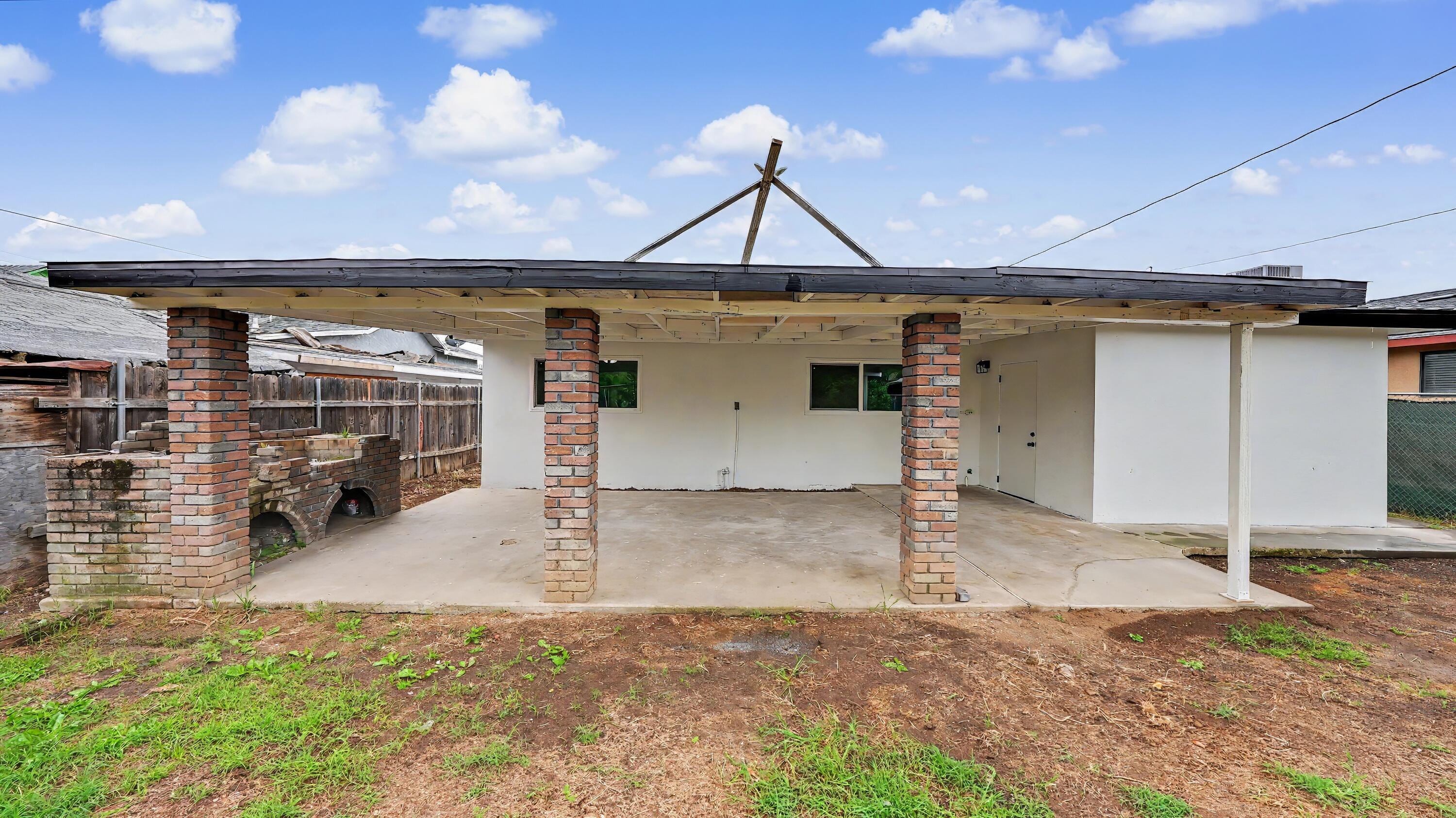 429 2nd St, Lindsay, CA 93247