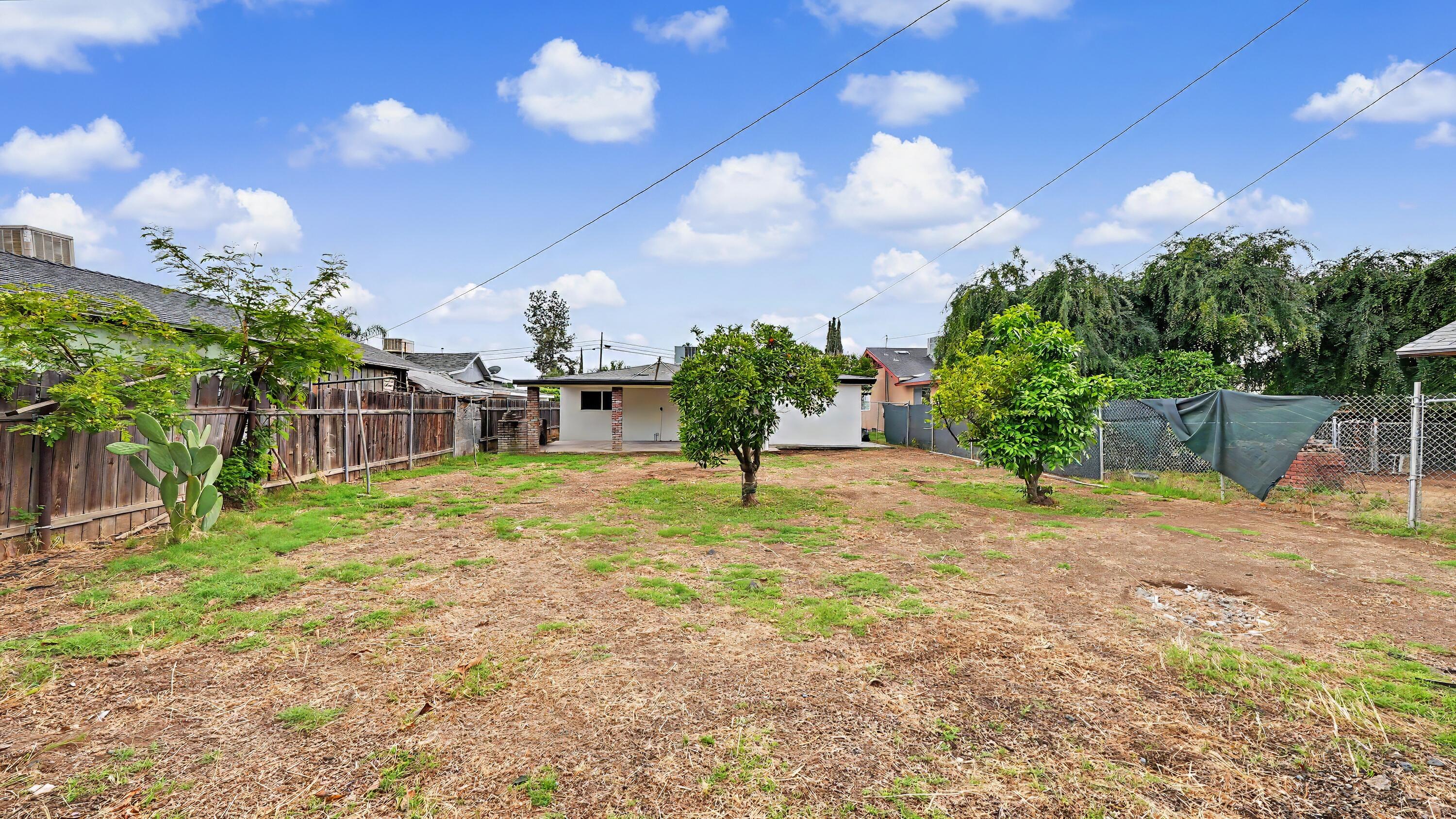 429 2nd St, Lindsay, CA 93247