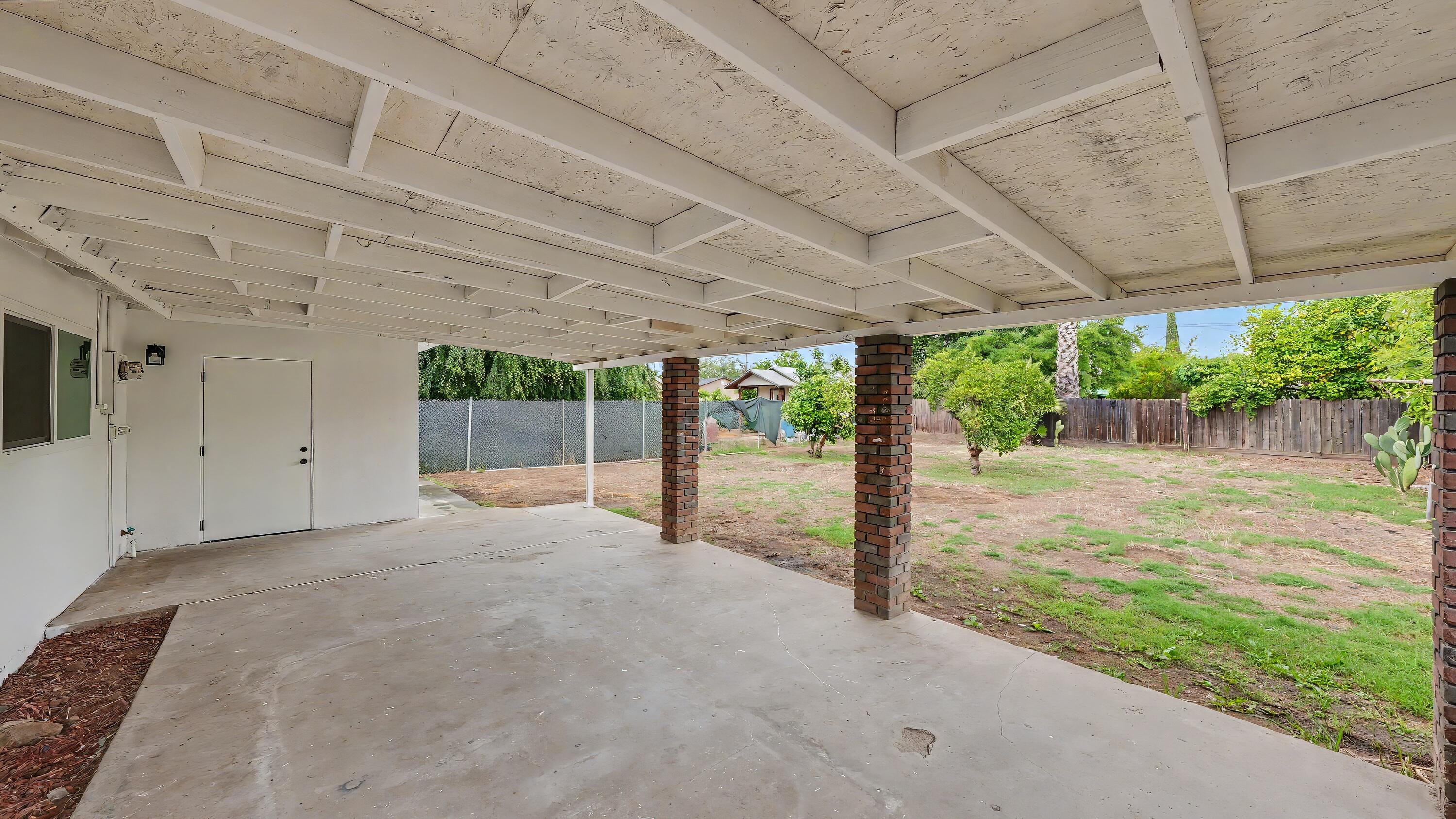 429 2nd St, Lindsay, CA 93247