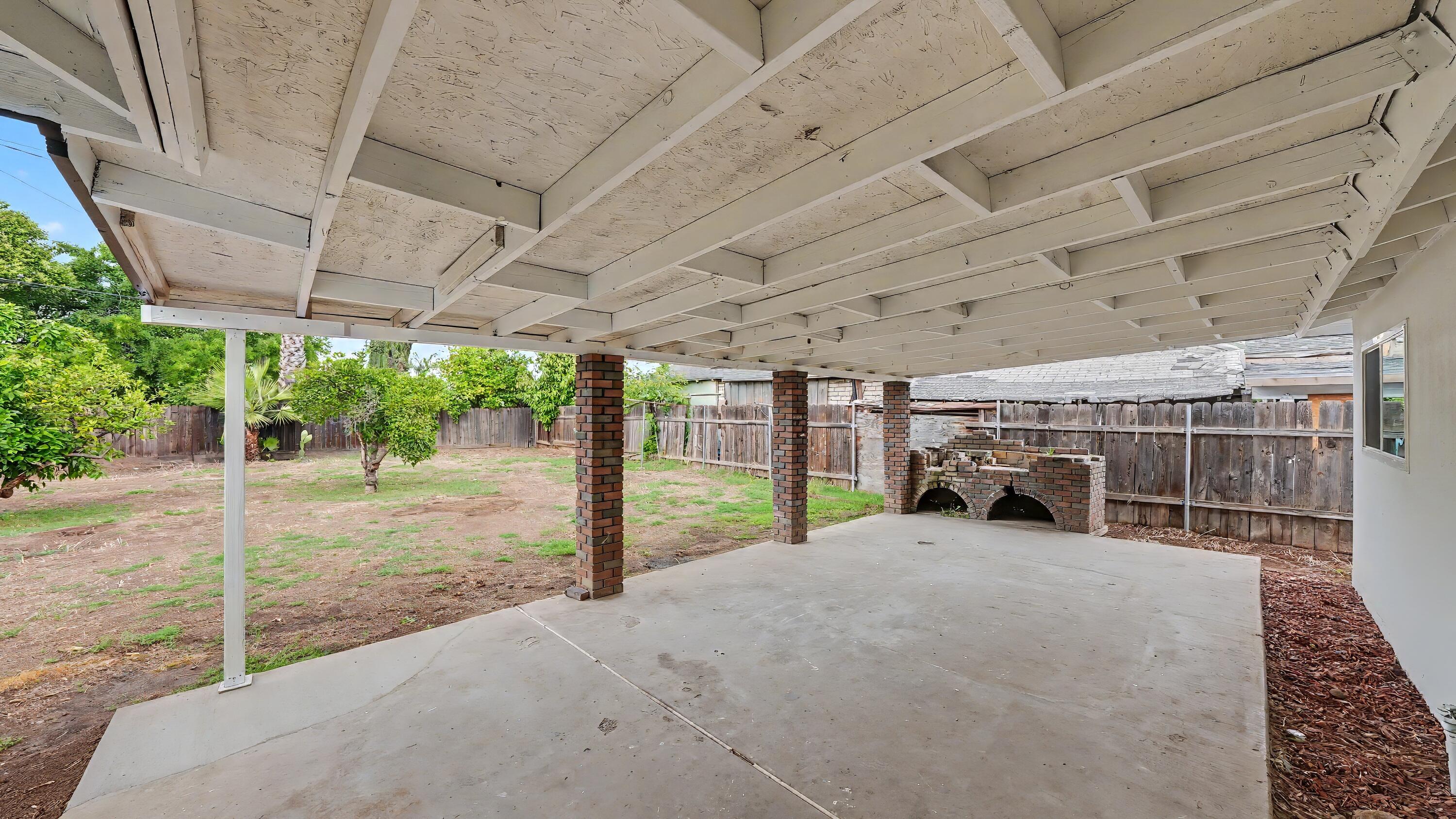 429 2nd St, Lindsay, CA 93247