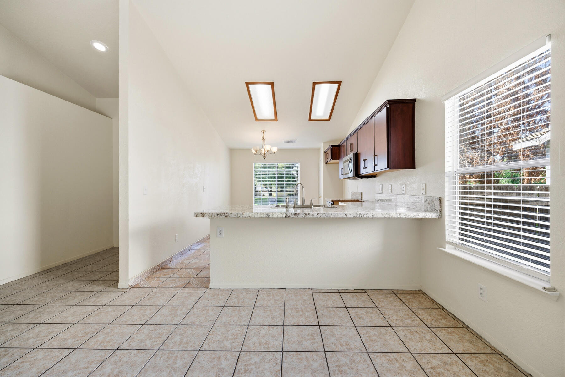 1936 E Roosevelt Ct, Visalia, CA 93292