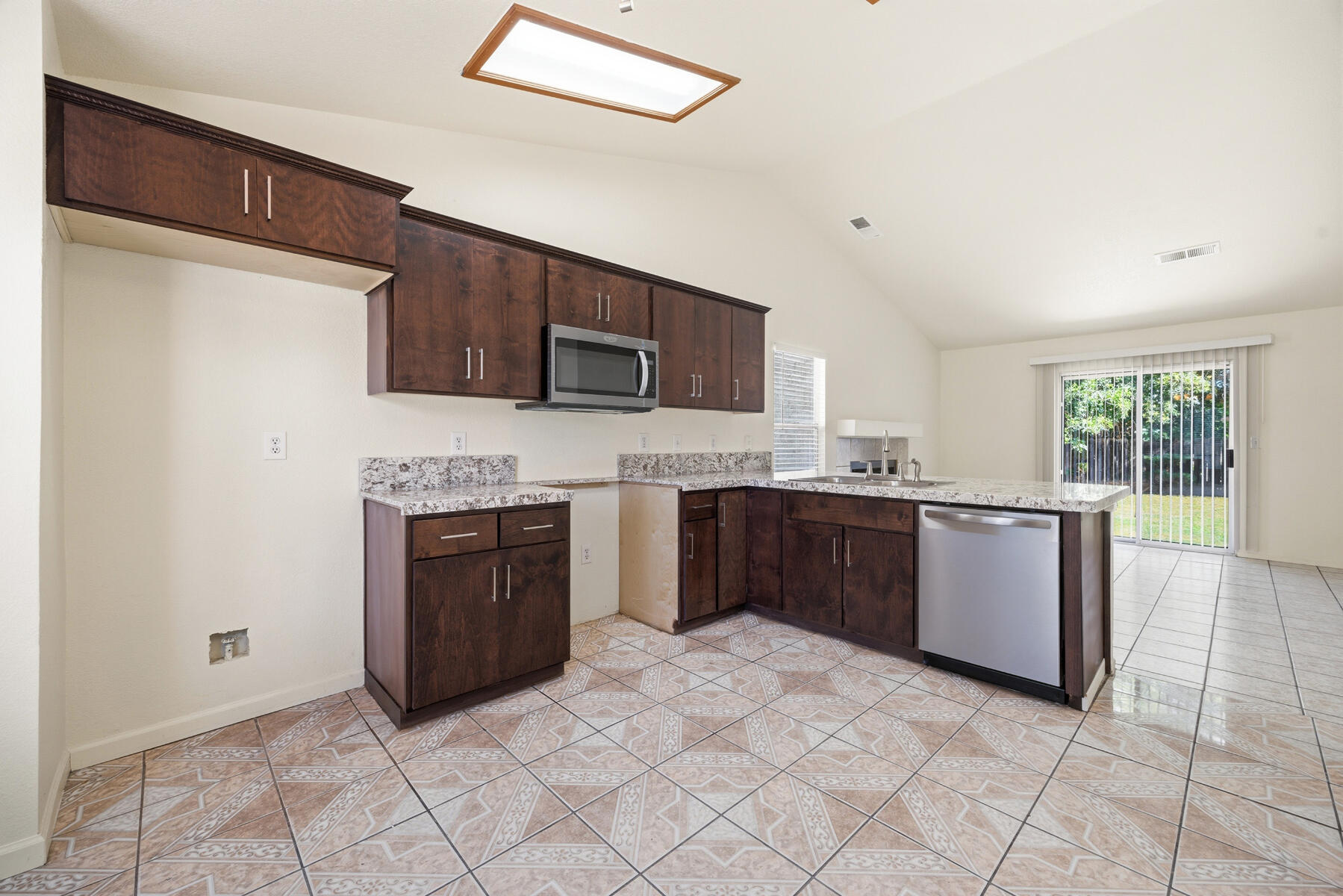 1936 E Roosevelt Ct, Visalia, CA 93292