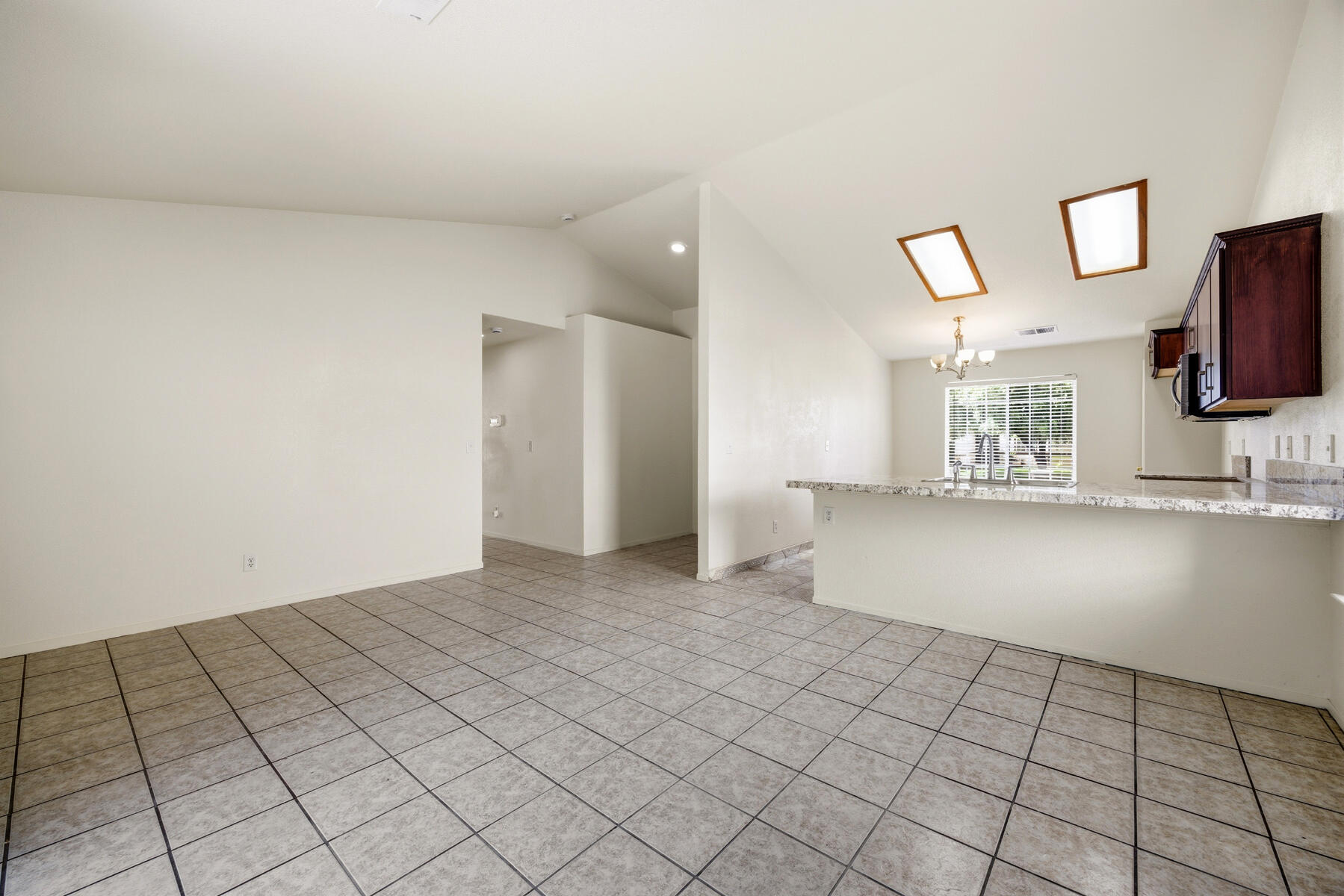 1936 E Roosevelt Ct, Visalia, CA 93292