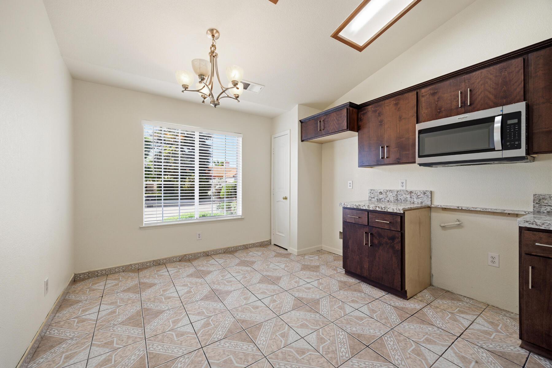 1936 E Roosevelt Ct, Visalia, CA 93292