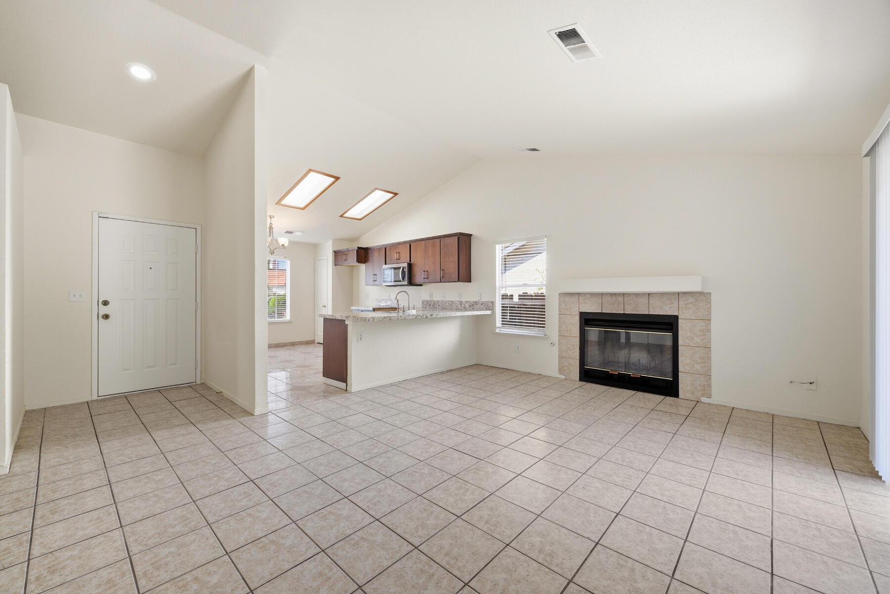 1936 E Roosevelt Ct, Visalia, CA 93292