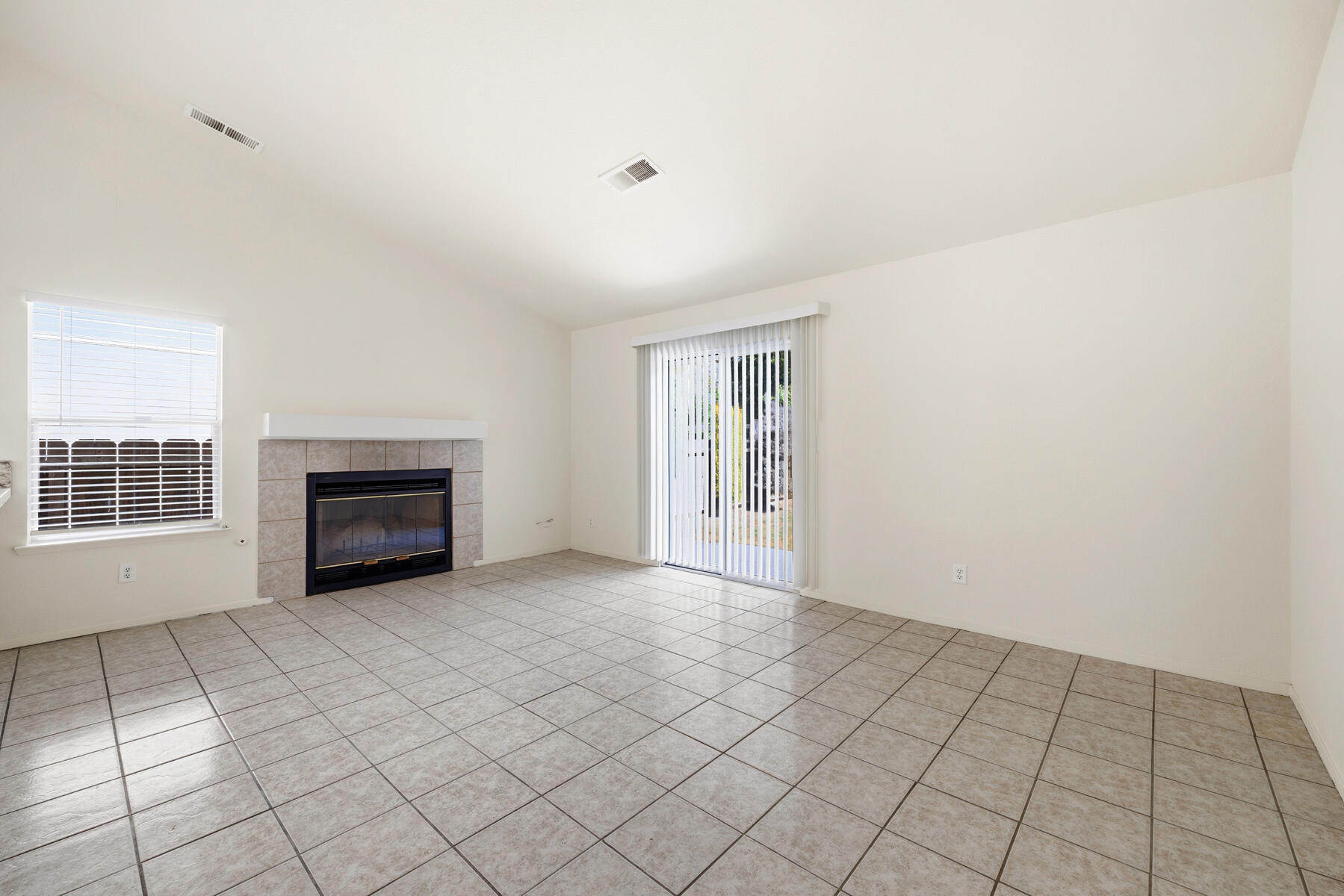 1936 E Roosevelt Ct, Visalia, CA 93292