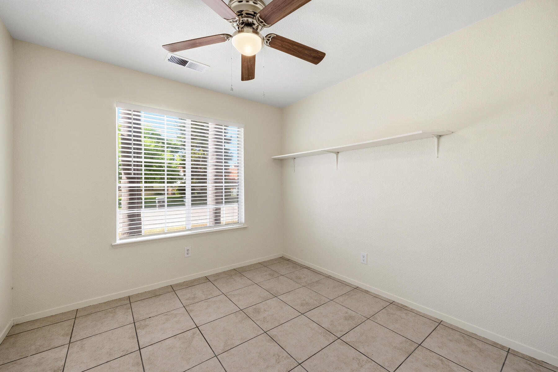 1936 E Roosevelt Ct, Visalia, CA 93292