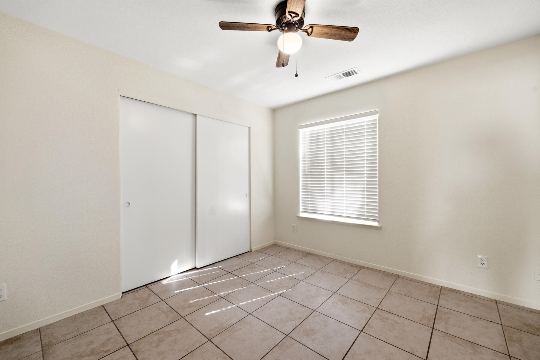 1936 E Roosevelt Ct, Visalia, CA 93292