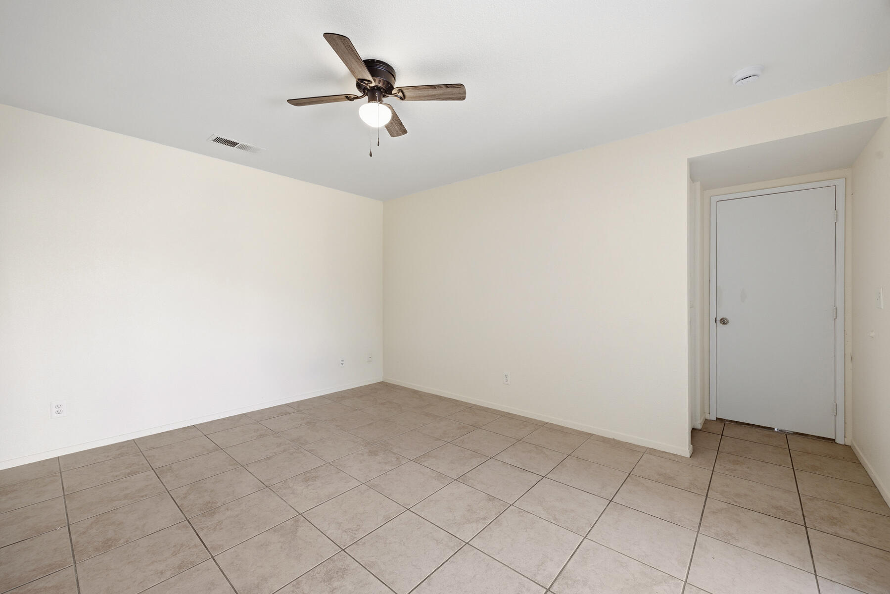 1936 E Roosevelt Ct, Visalia, CA 93292