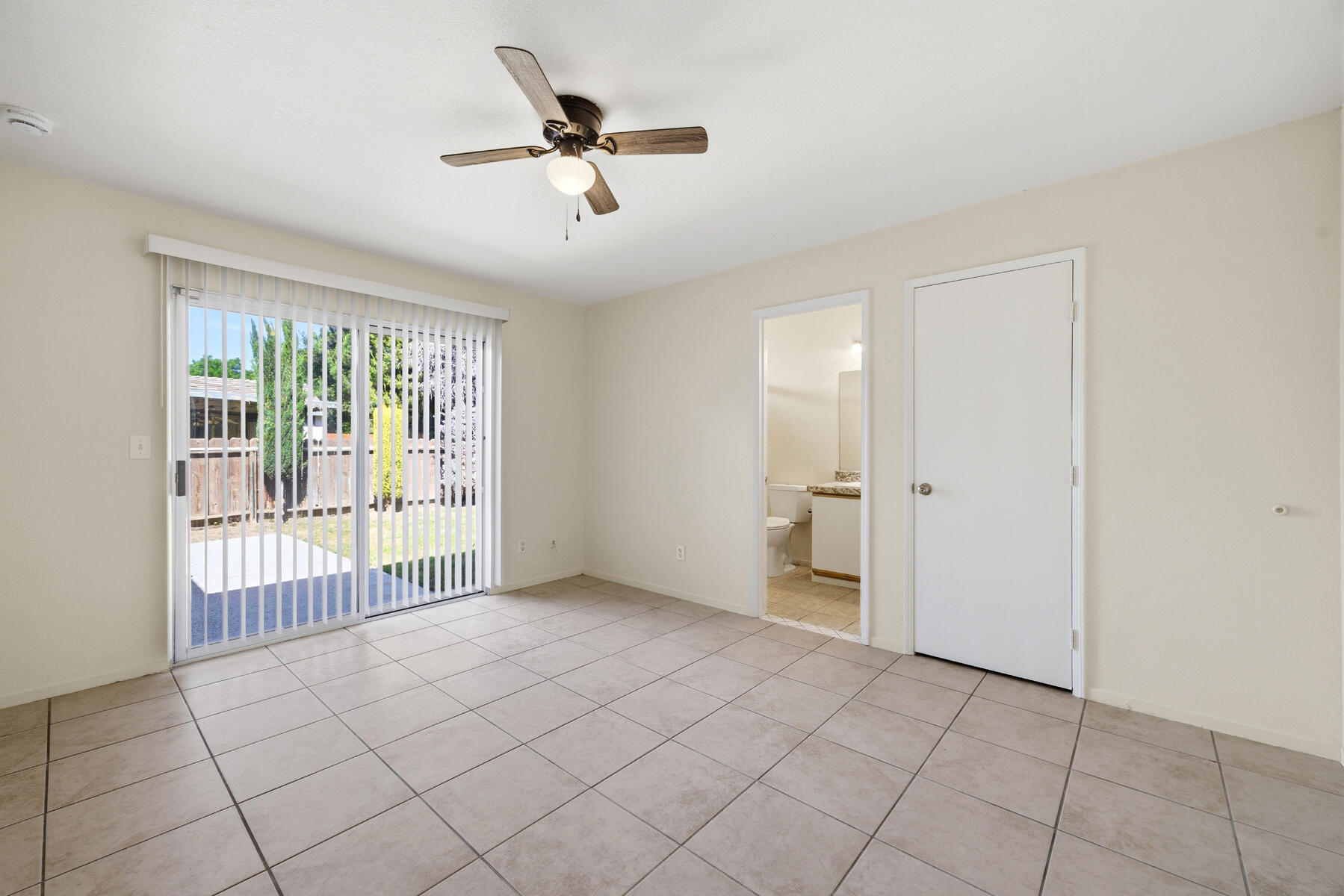 1936 E Roosevelt Ct, Visalia, CA 93292