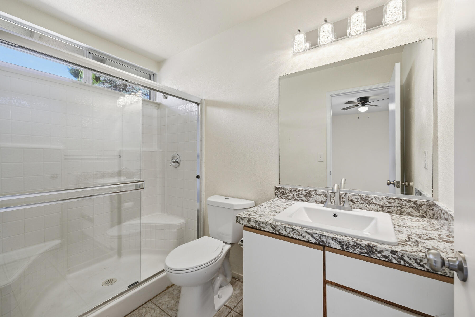 1936 E Roosevelt Ct, Visalia, CA 93292