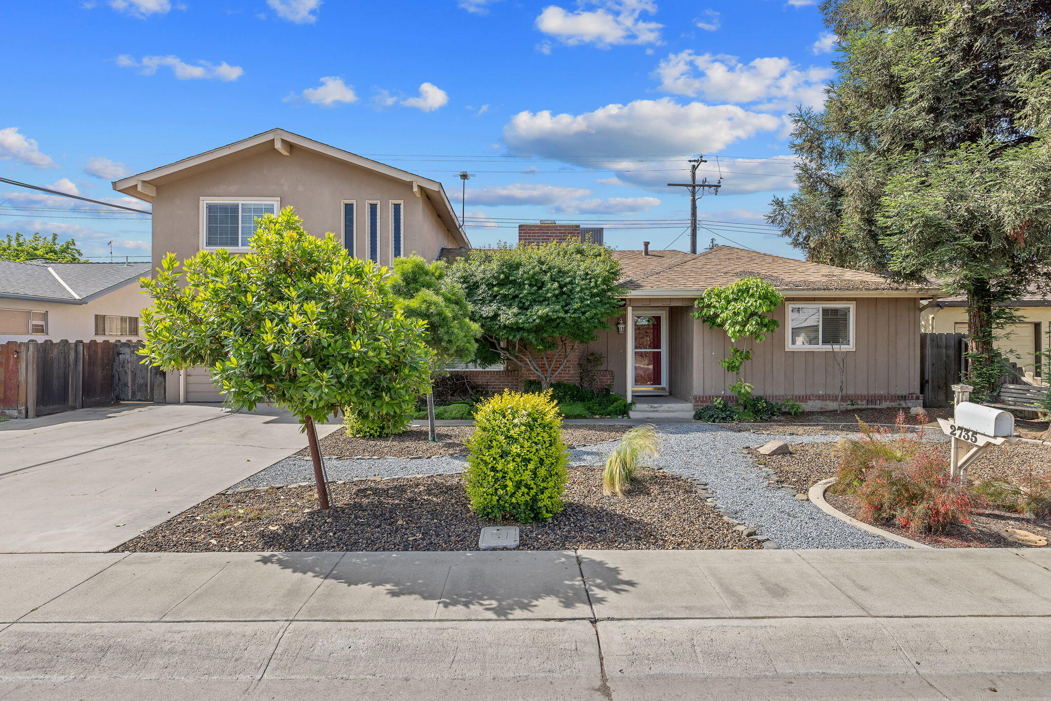 2735 W Laura Ave, Visalia, CA 93277