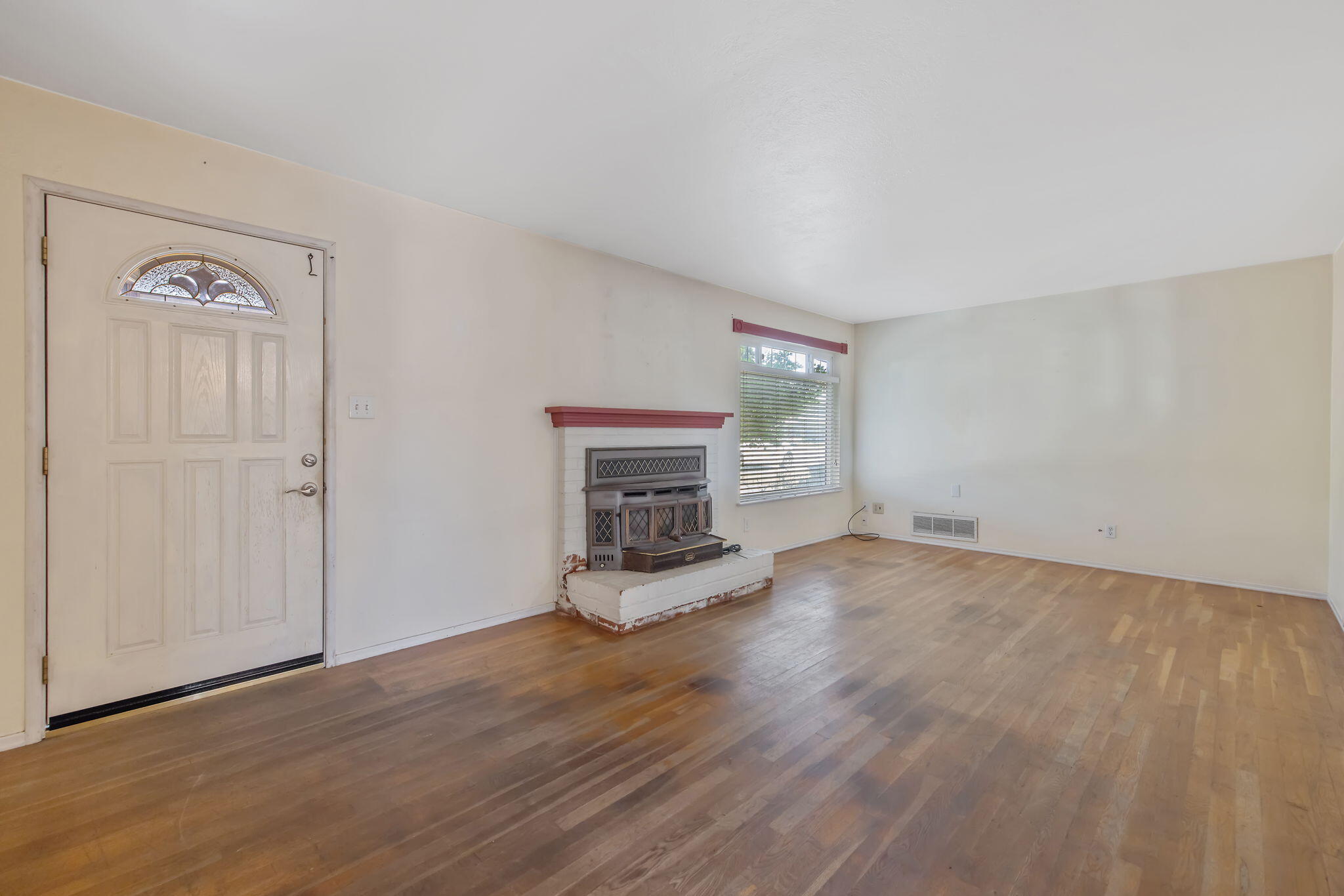 2735 W Laura Ave, Visalia, CA 93277