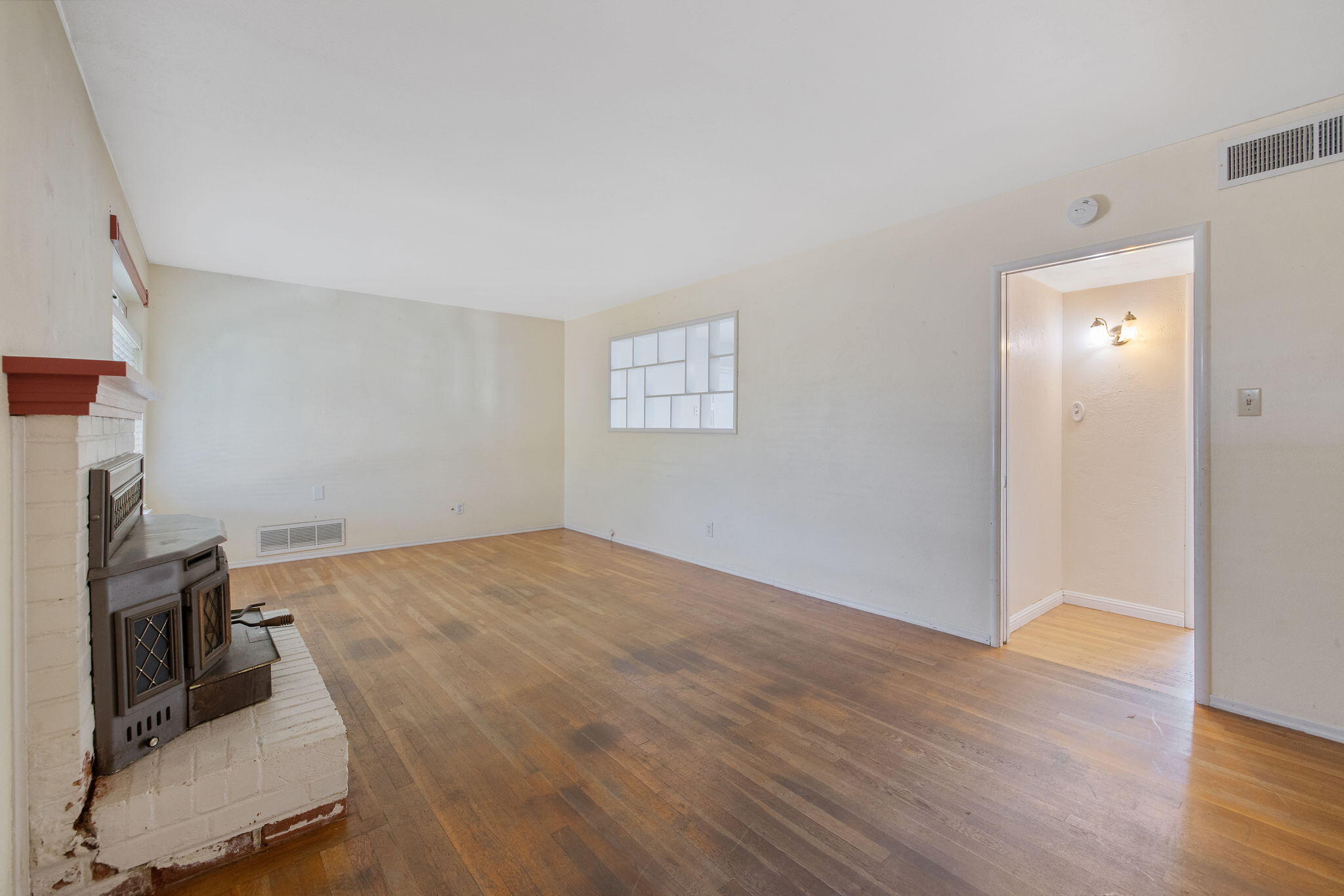 2735 W Laura Ave, Visalia, CA 93277