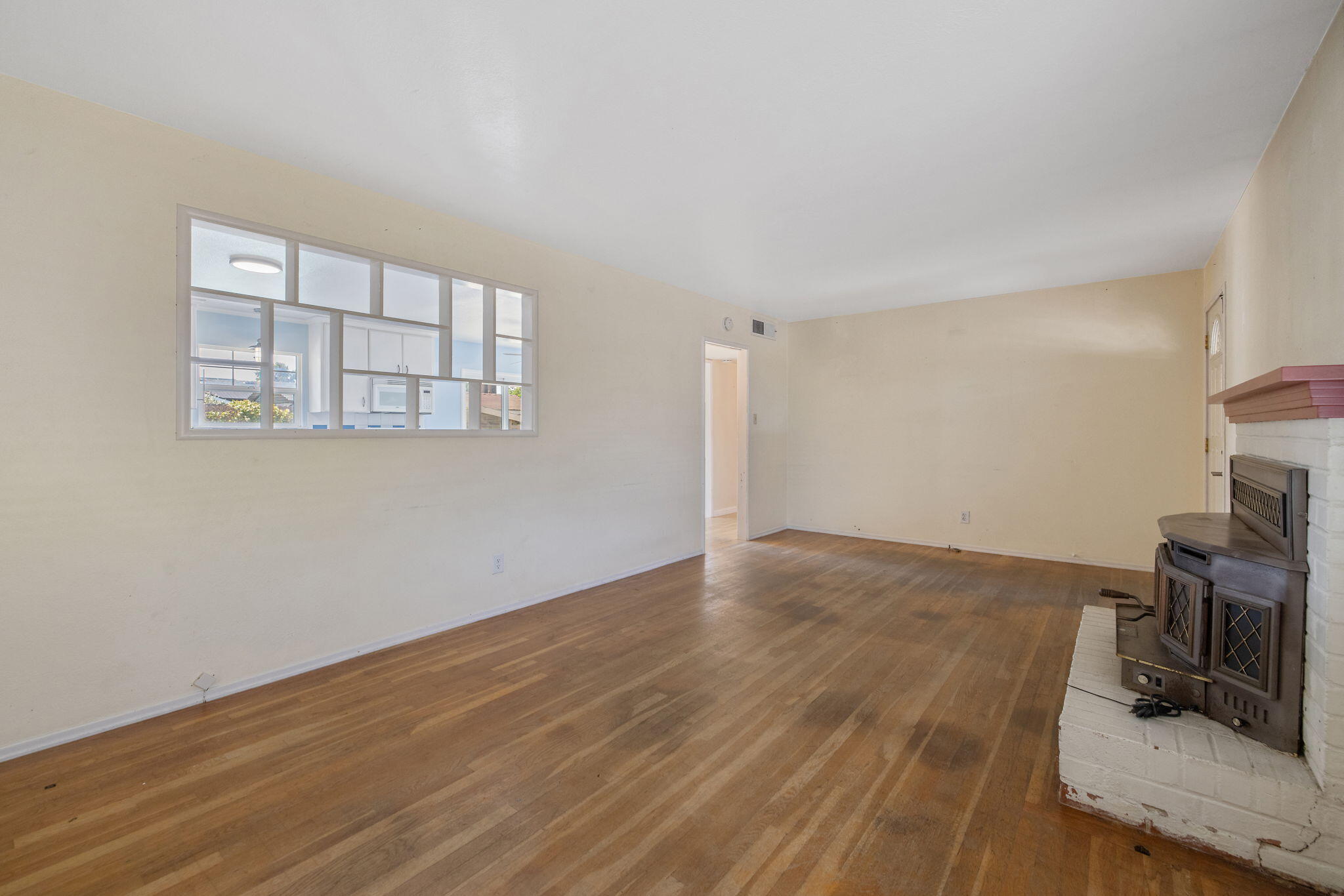 2735 W Laura Ave, Visalia, CA 93277