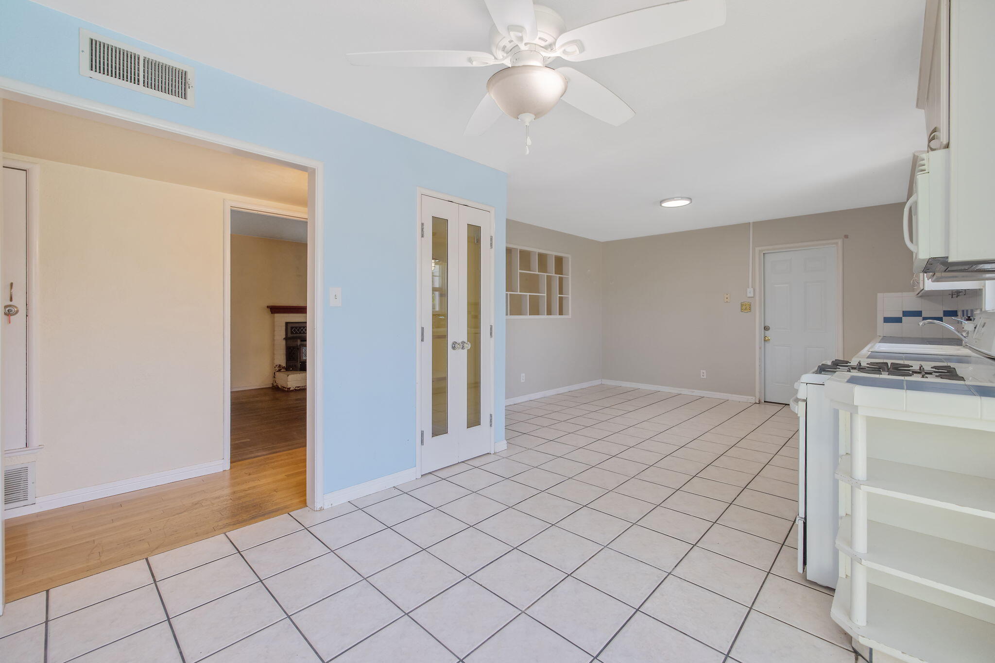 2735 W Laura Ave, Visalia, CA 93277