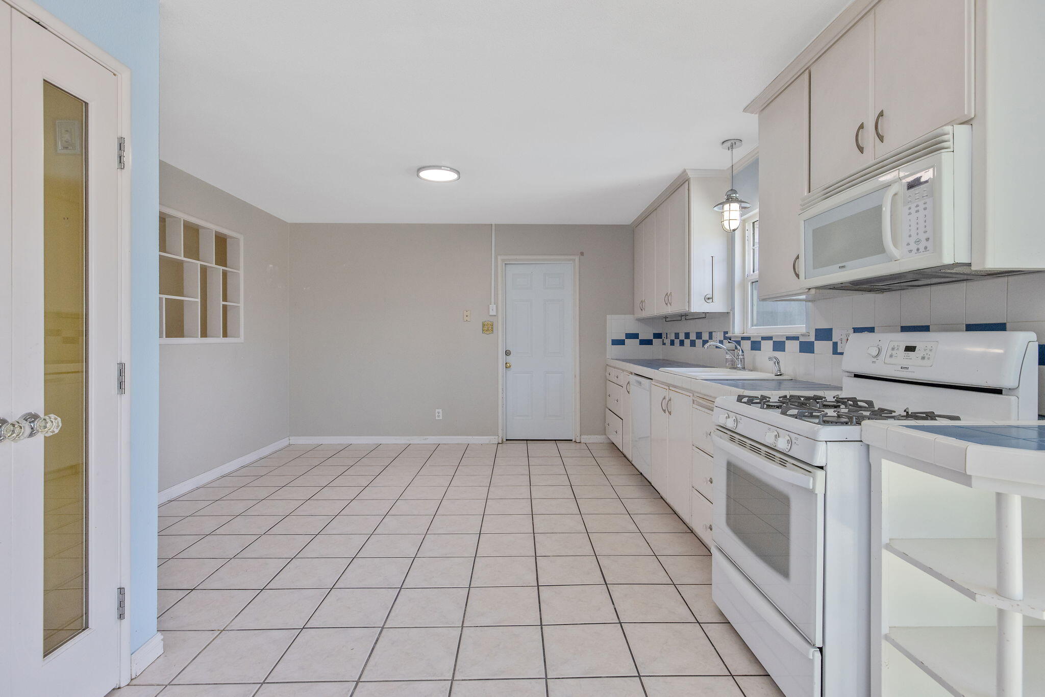 2735 W Laura Ave, Visalia, CA 93277