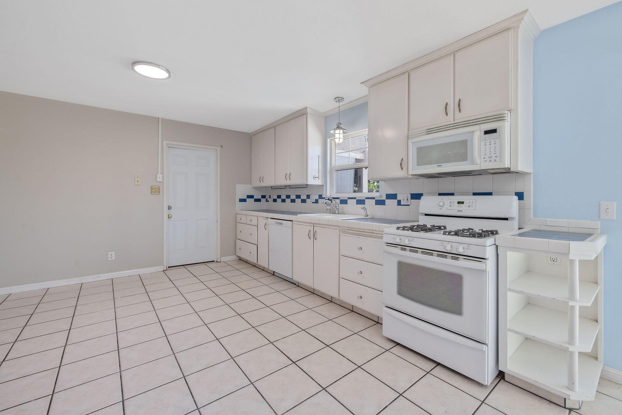 2735 W Laura Ave, Visalia, CA 93277