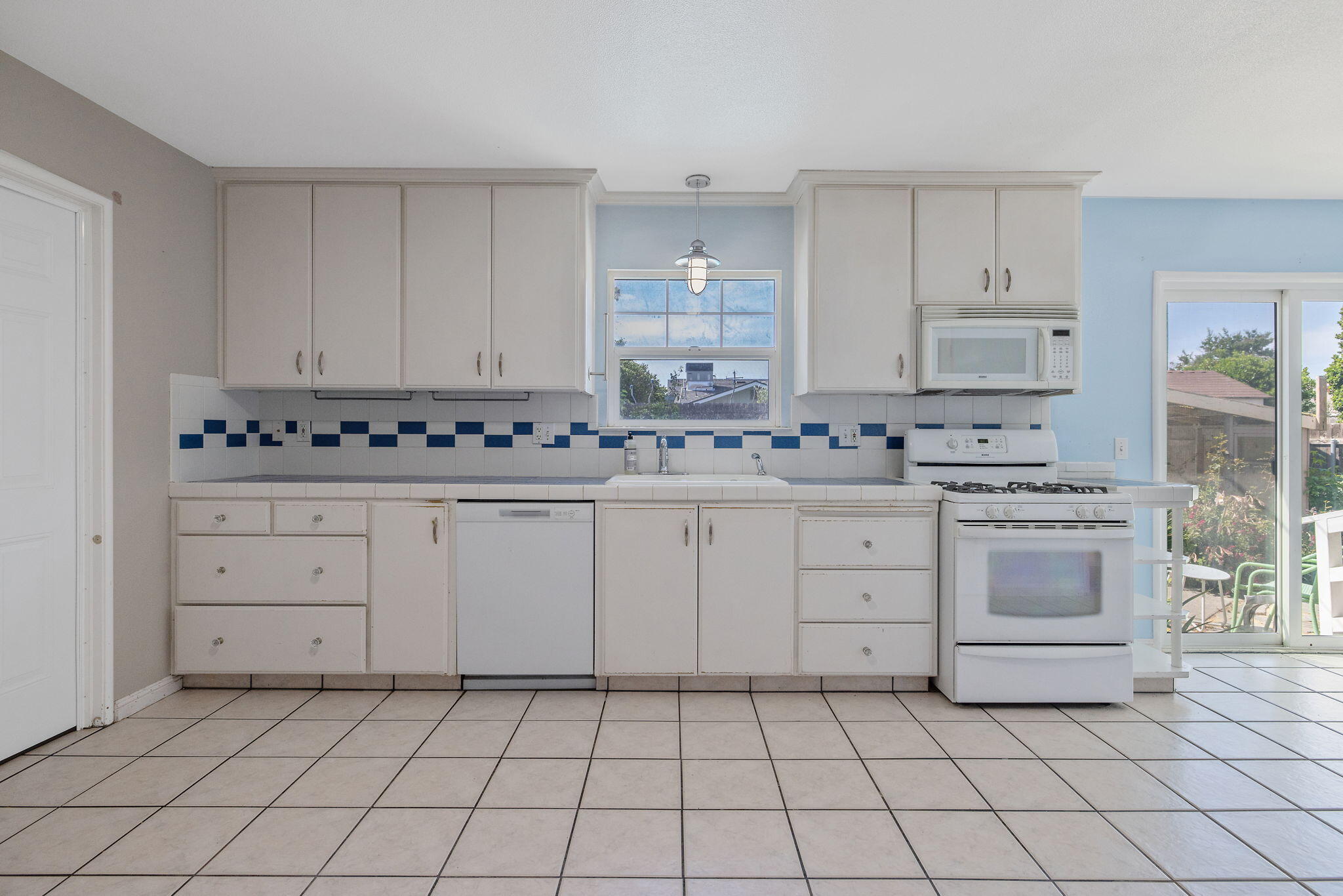 2735 W Laura Ave, Visalia, CA 93277