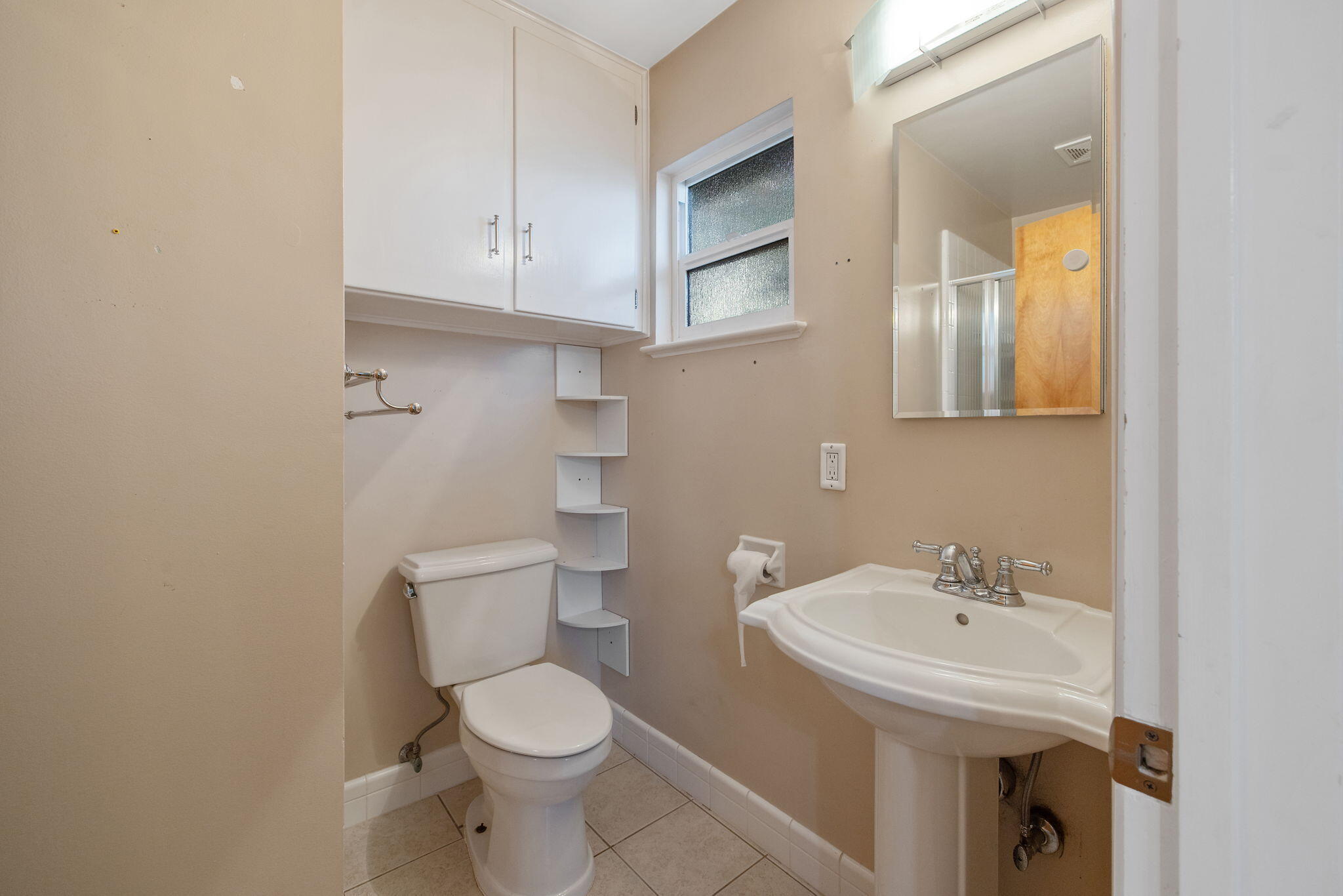 2735 W Laura Ave, Visalia, CA 93277