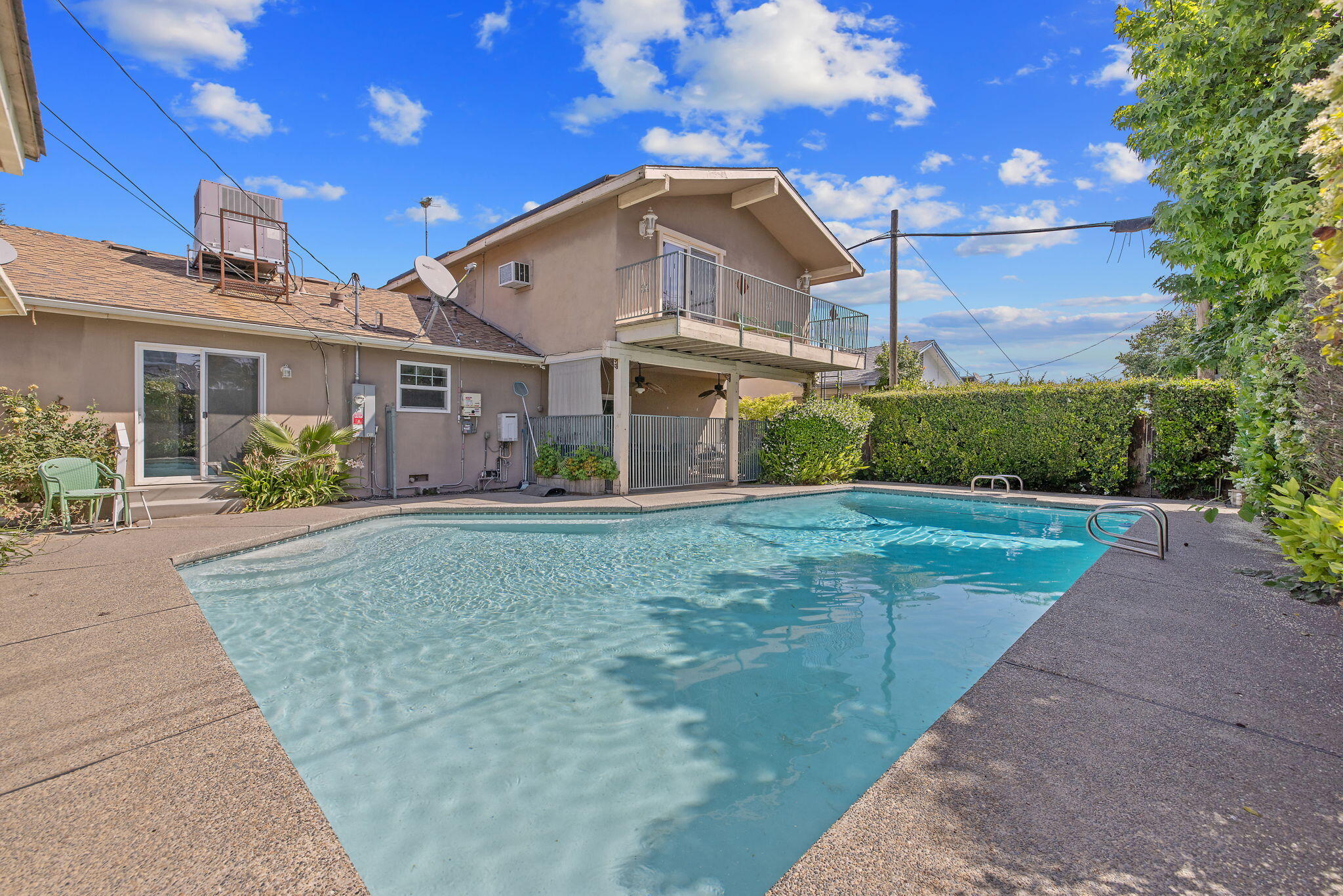 2735 W Laura Ave, Visalia, CA 93277