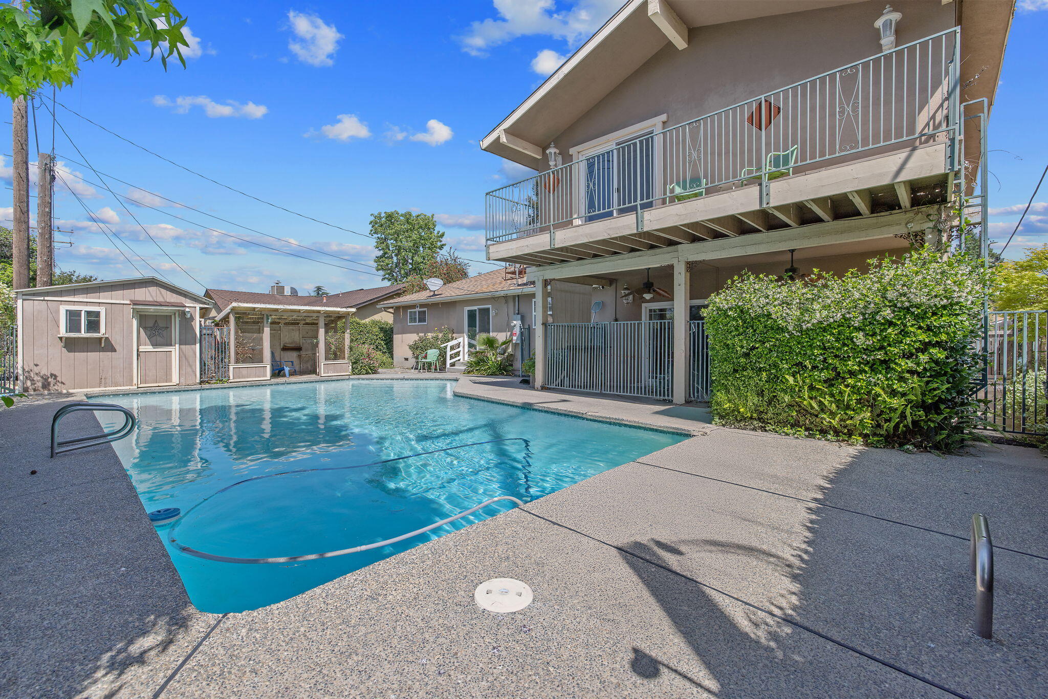 2735 W Laura Ave, Visalia, CA 93277