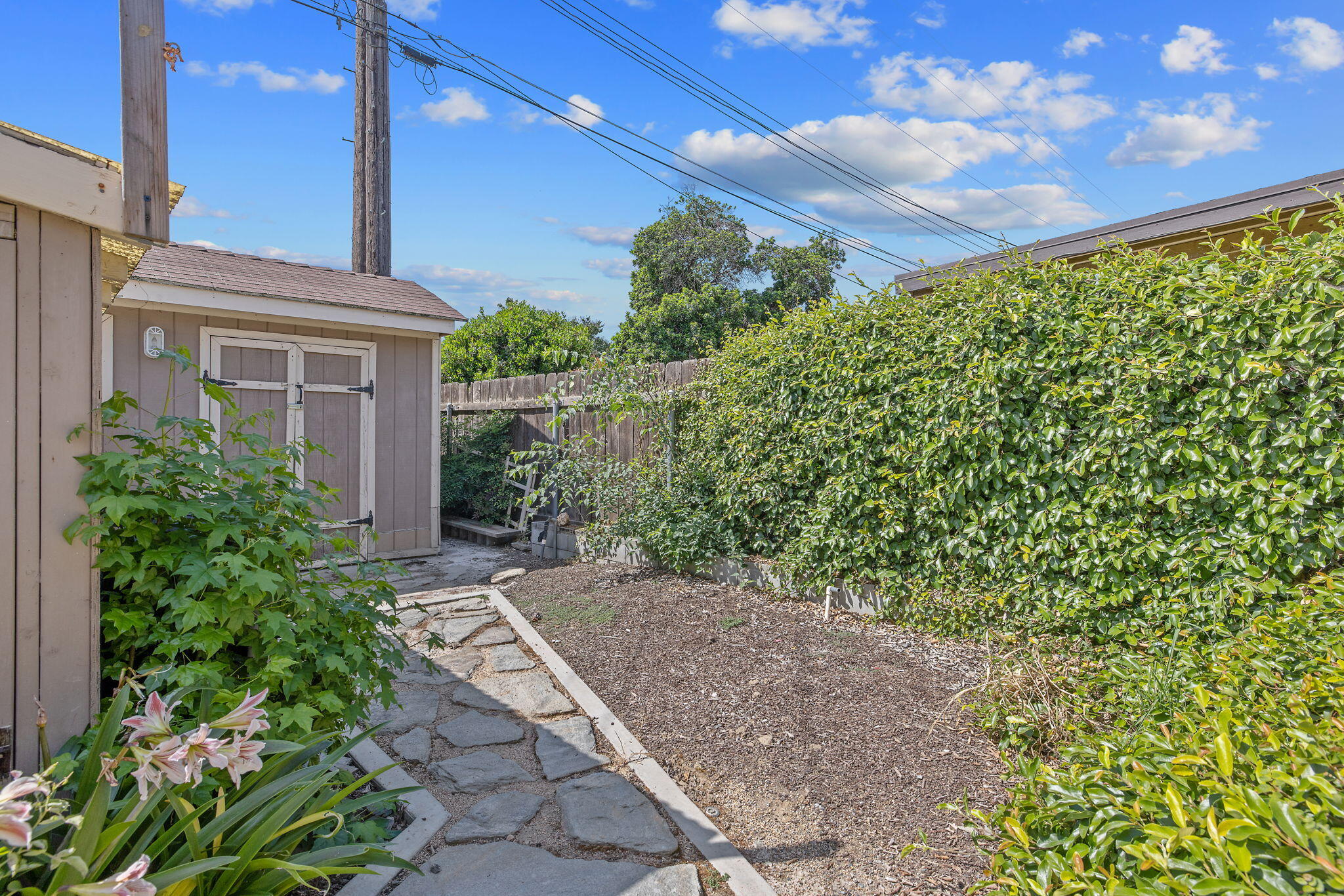 2735 W Laura Ave, Visalia, CA 93277