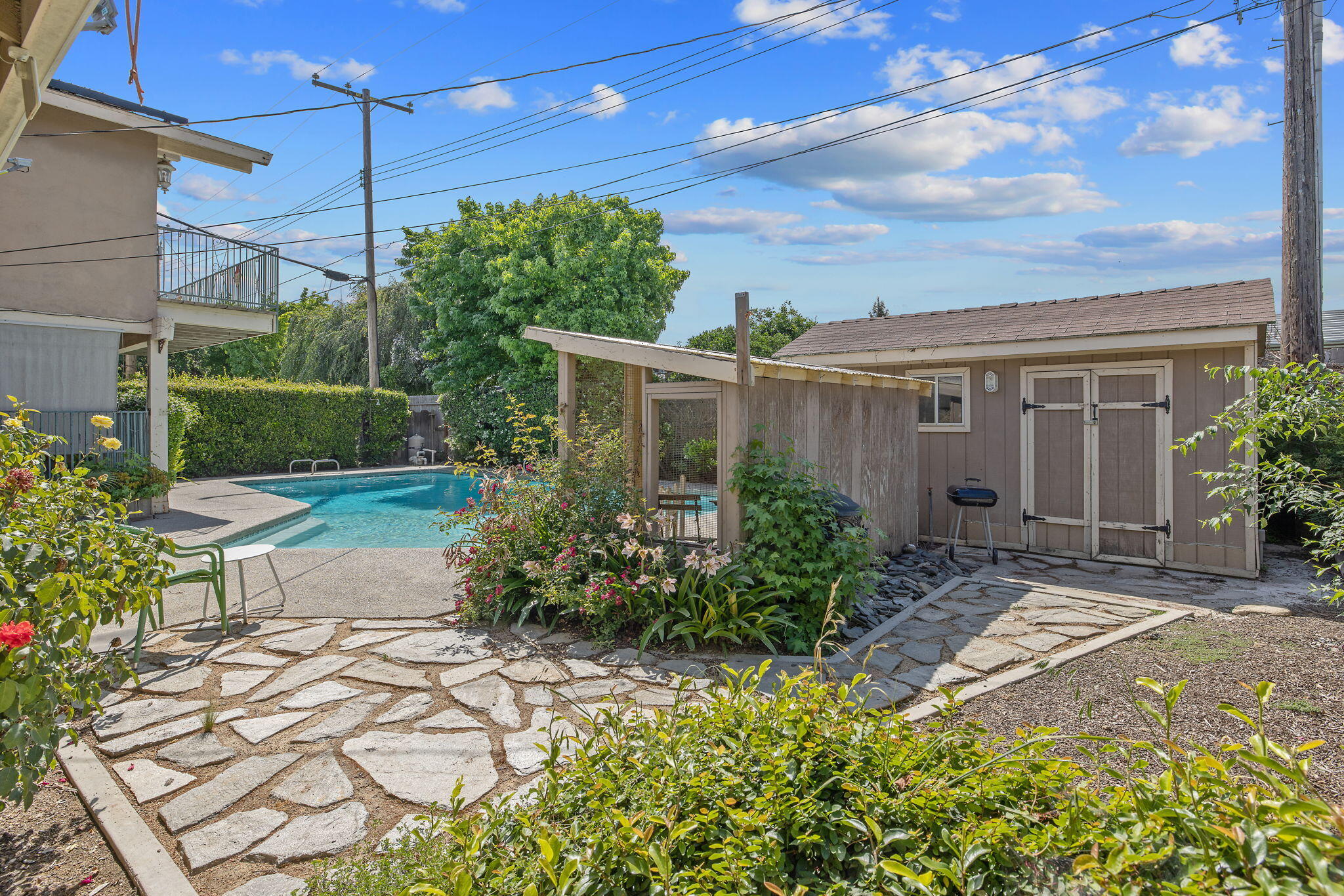 2735 W Laura Ave, Visalia, CA 93277