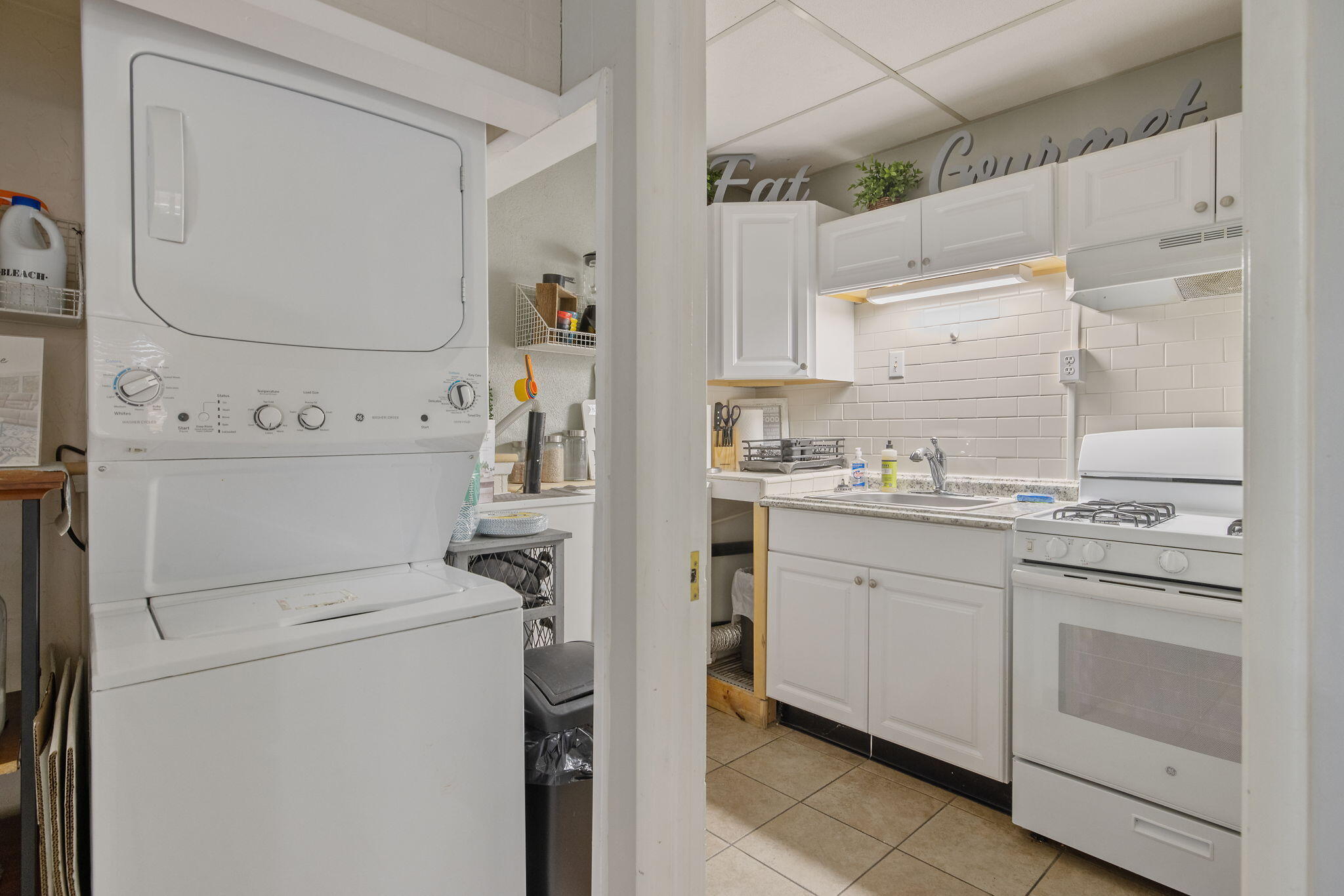 2735 W Laura Ave, Visalia, CA 93277