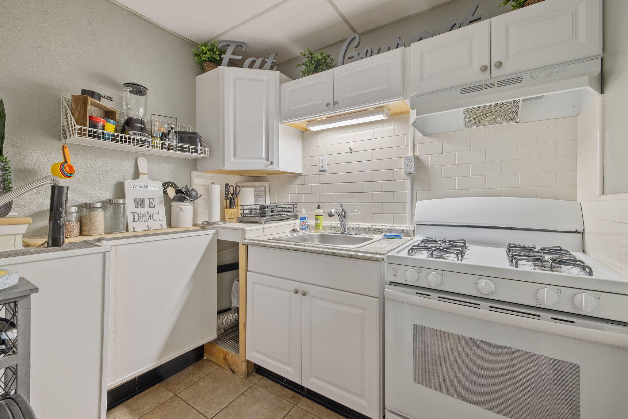 2735 W Laura Ave, Visalia, CA 93277