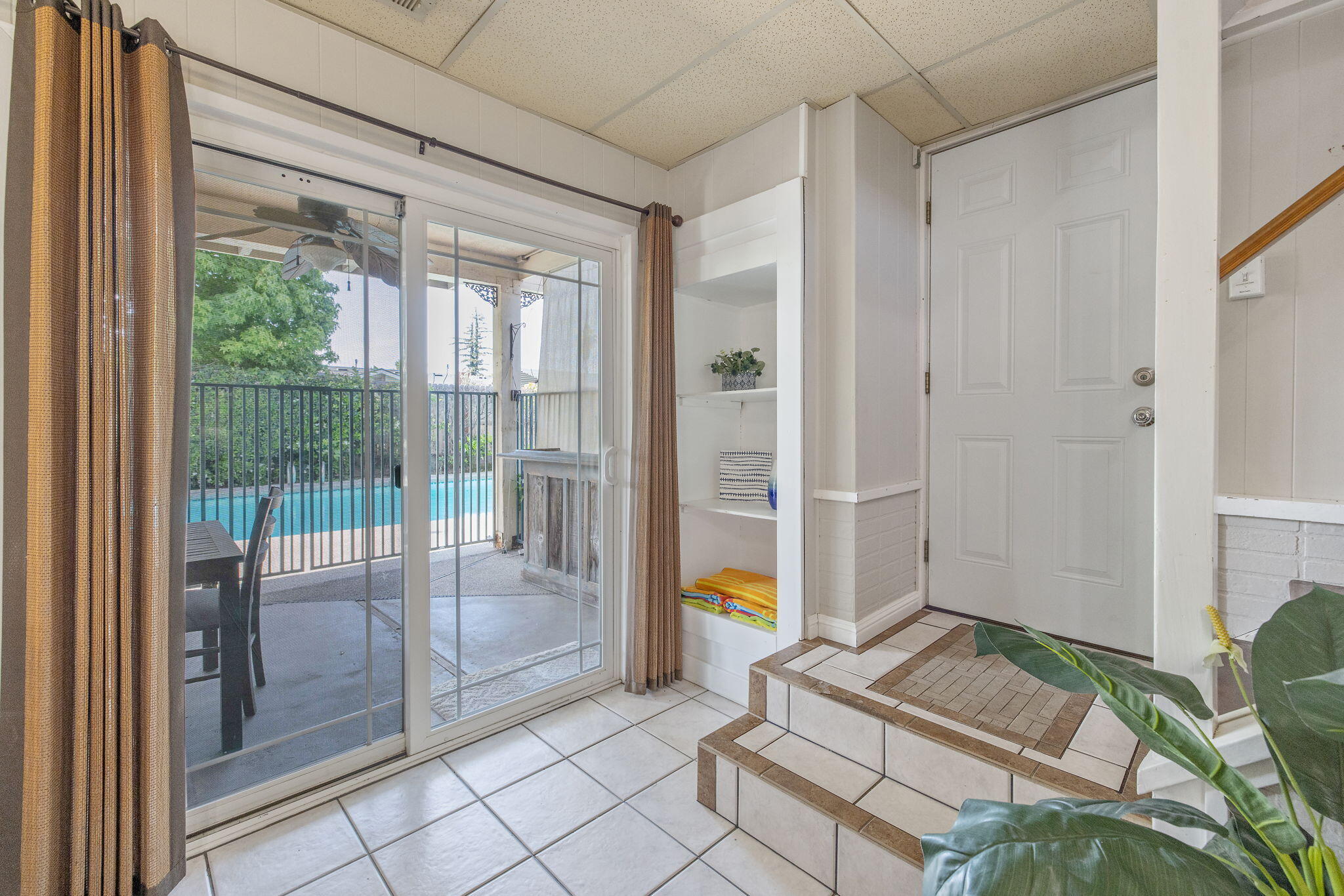 2735 W Laura Ave, Visalia, CA 93277