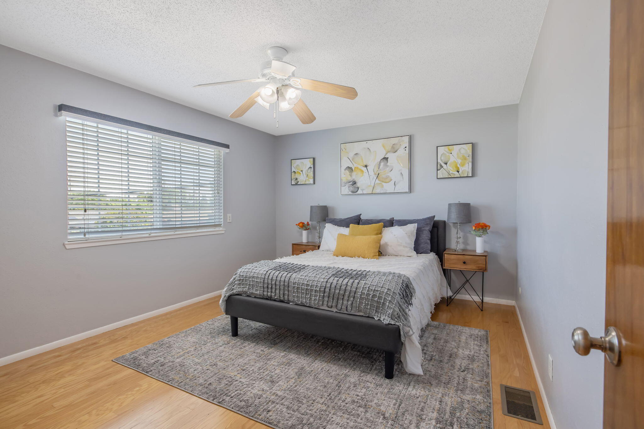 2735 W Laura Ave, Visalia, CA 93277