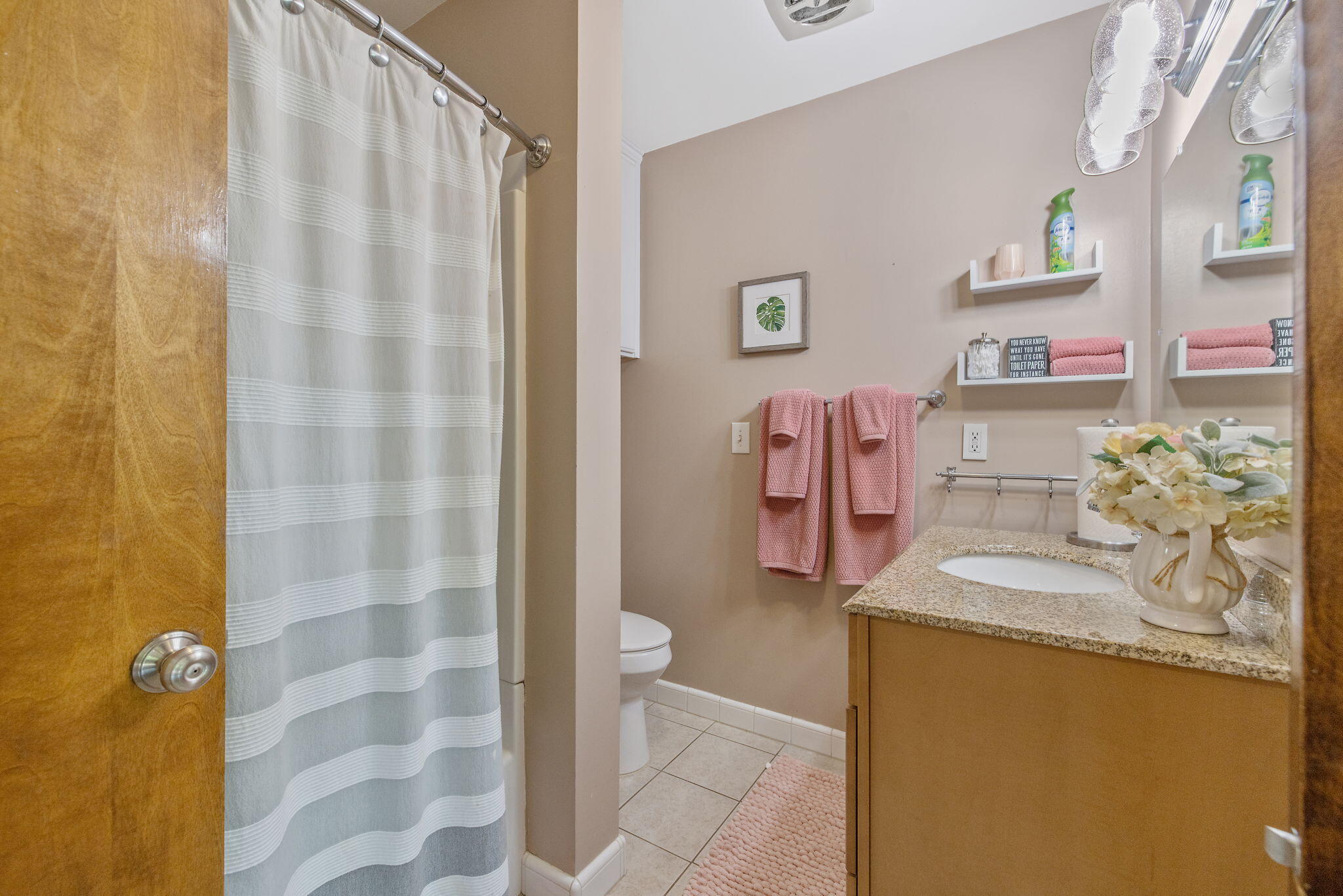 2735 W Laura Ave, Visalia, CA 93277