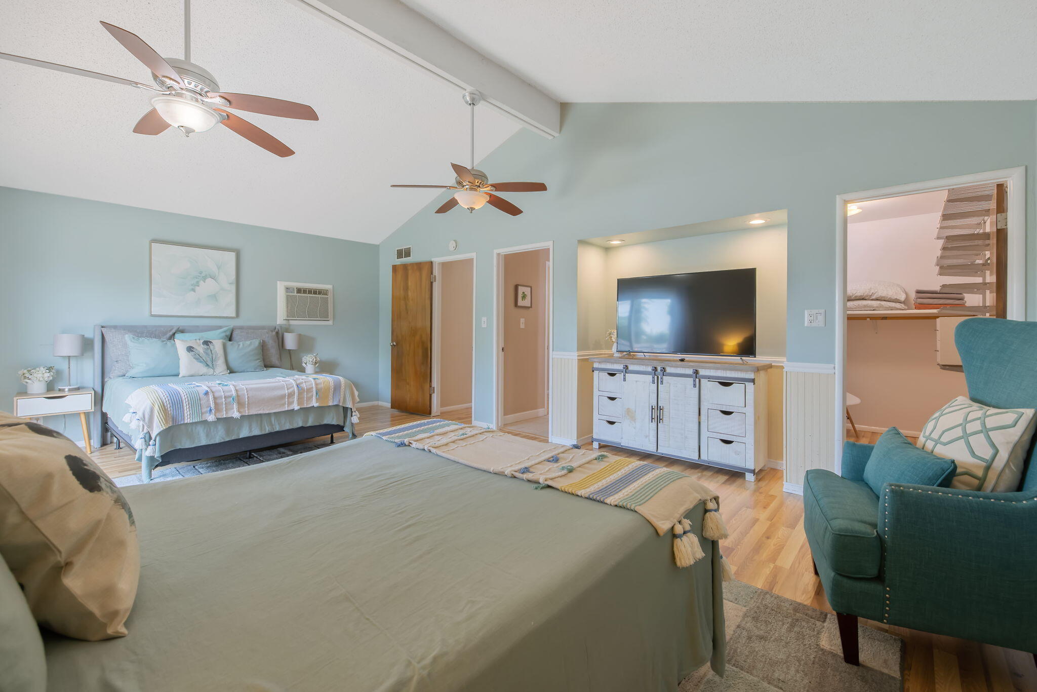 2735 W Laura Ave, Visalia, CA 93277