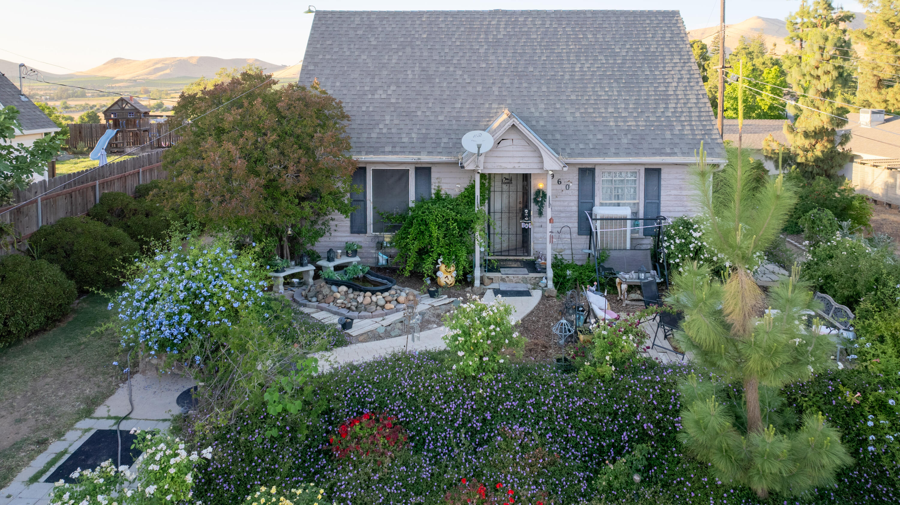 960 E Morton Hill, Porterville, CA 93257