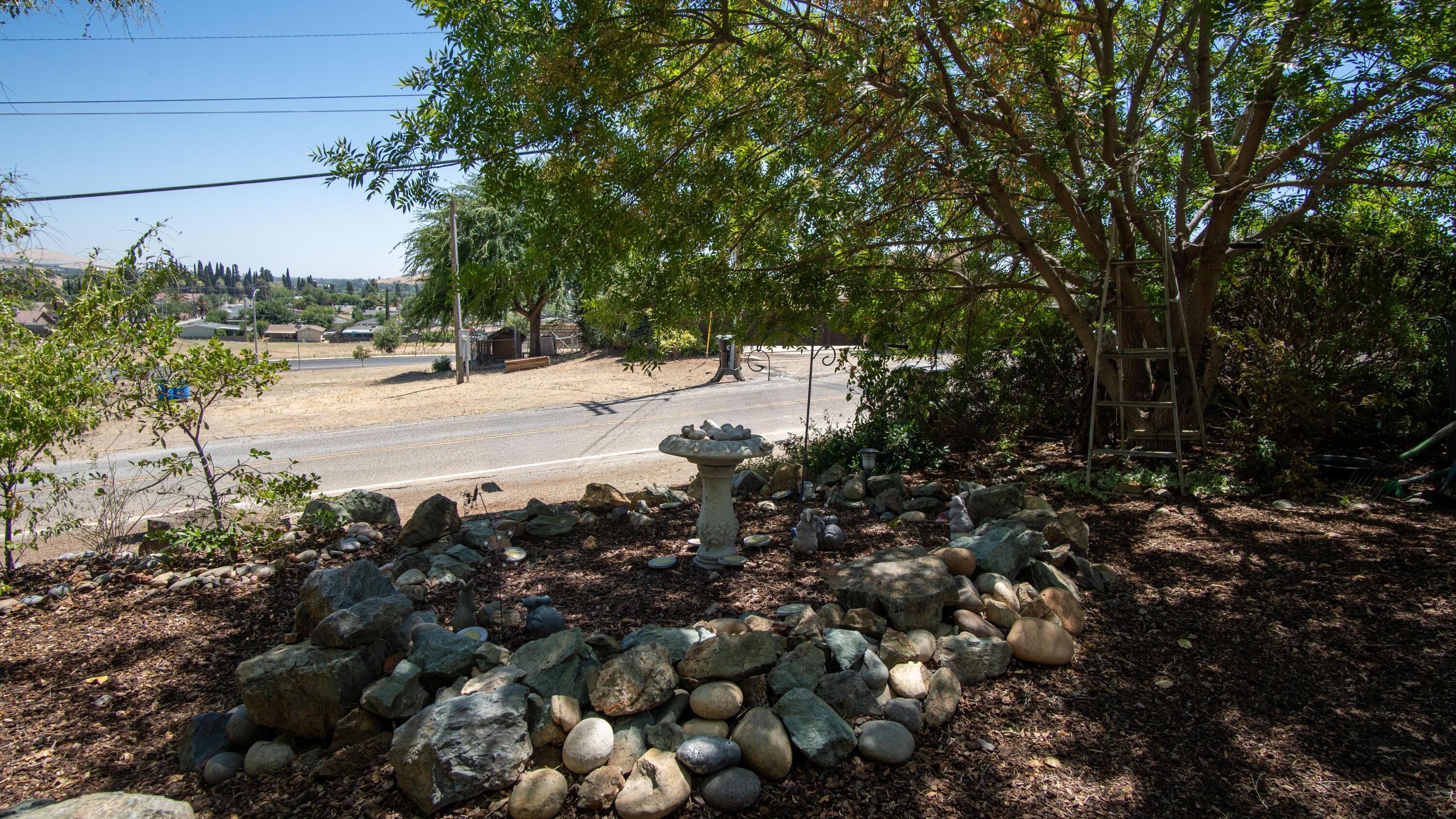 960 E Morton Hill, Porterville, CA 93257