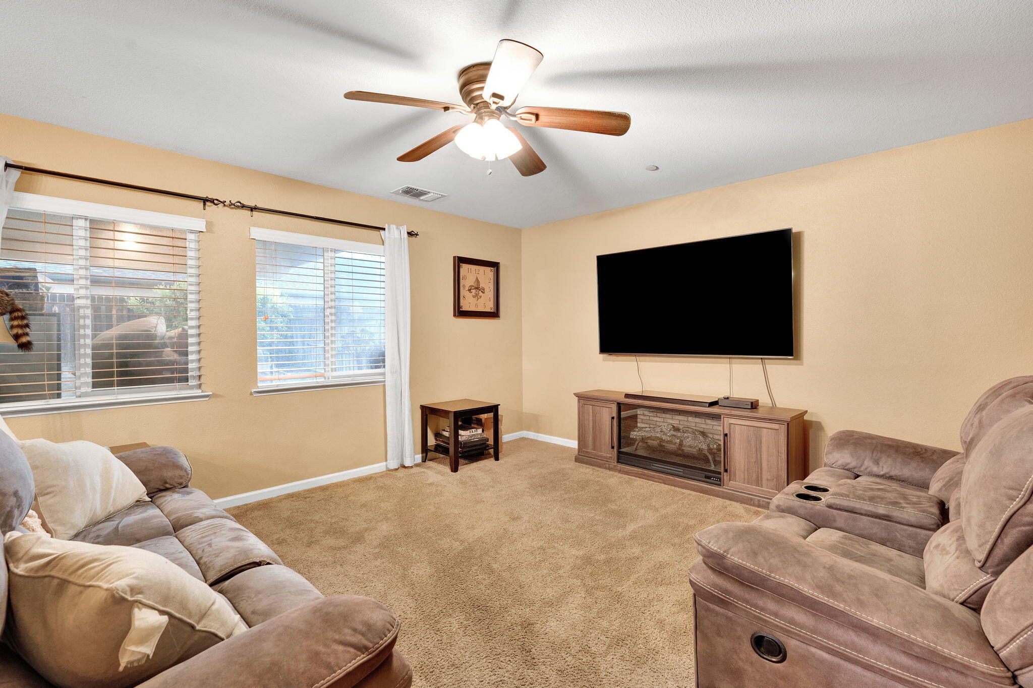 1418 Mandarin St, Madera, CA 93638