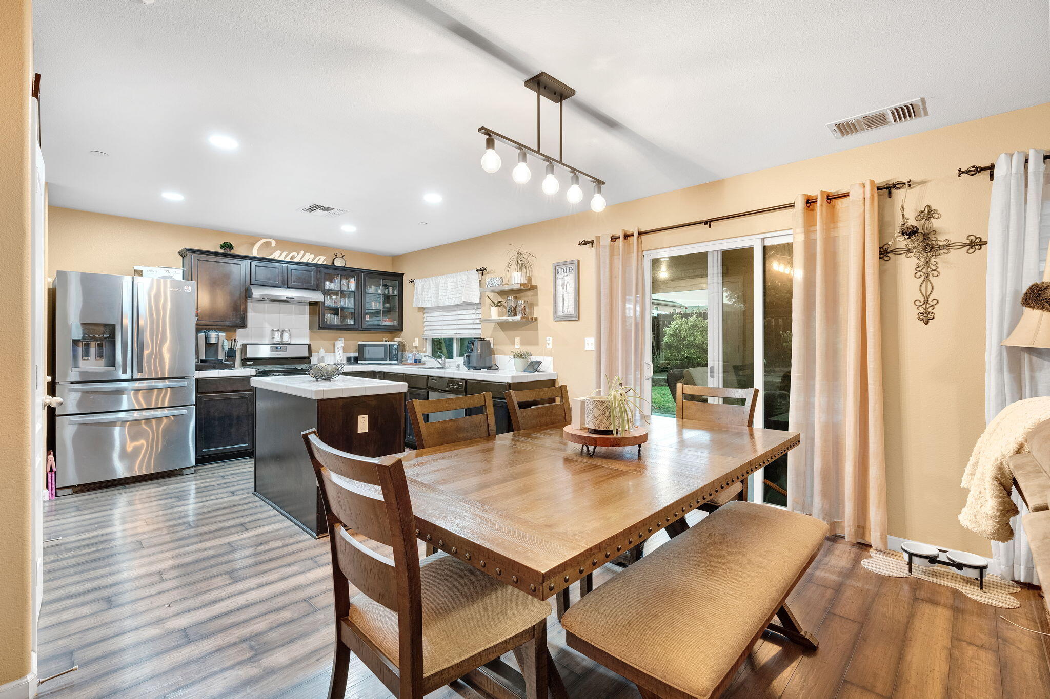 1418 Mandarin St, Madera, CA 93638