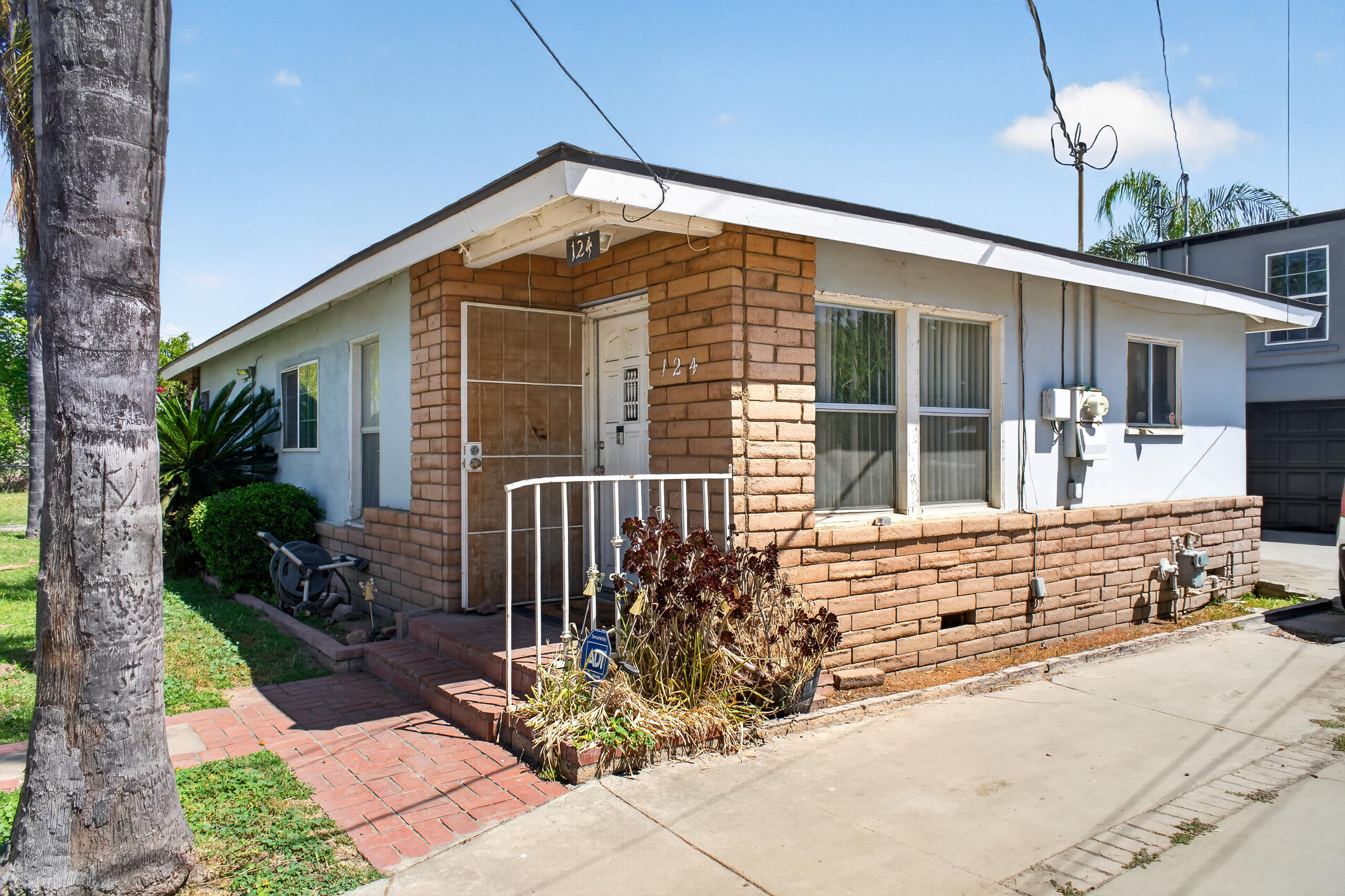 124 S Maston St, Porterville, CA 93257