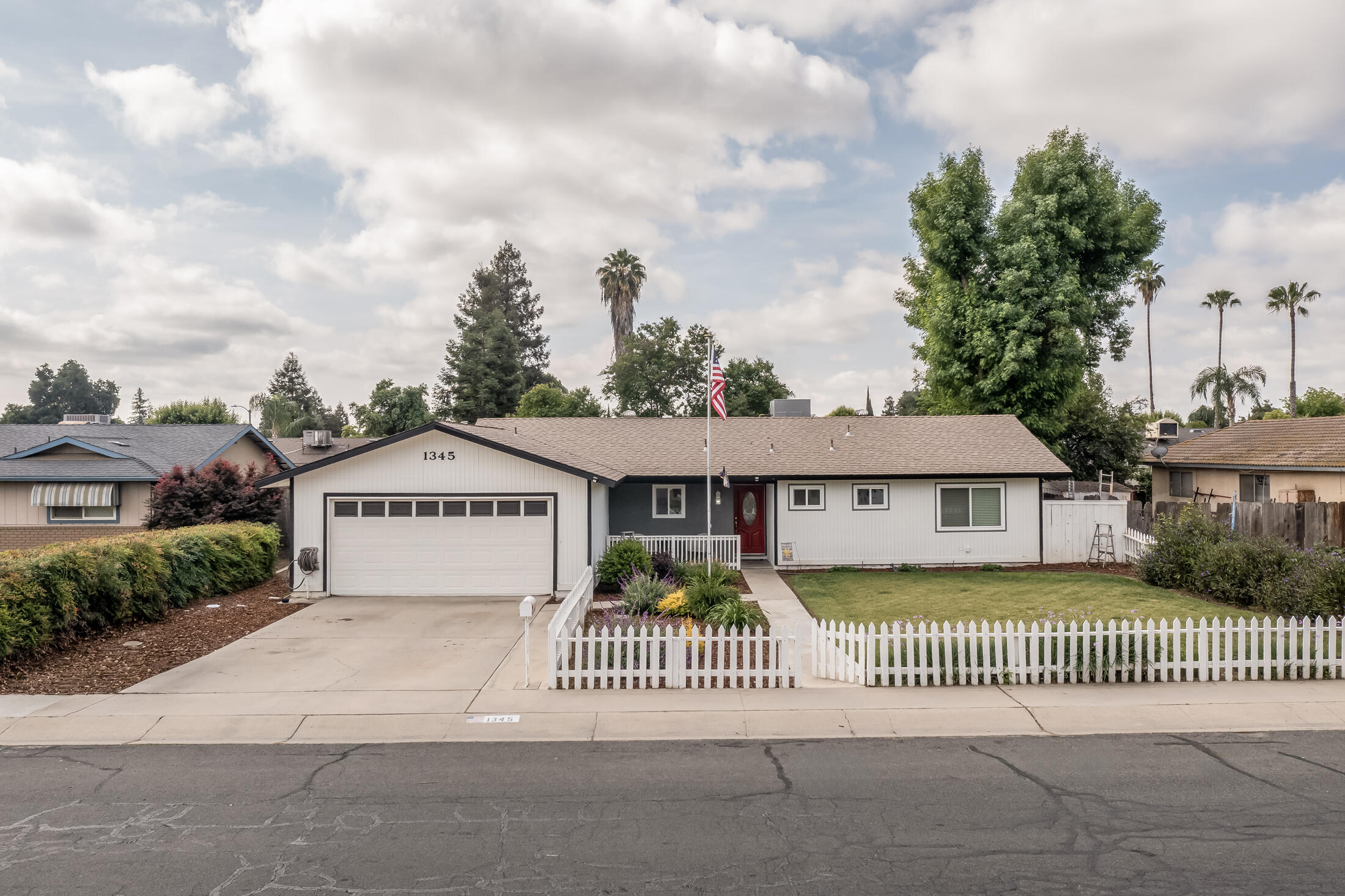 1345 W Evans Ave, Visalia, CA 93277