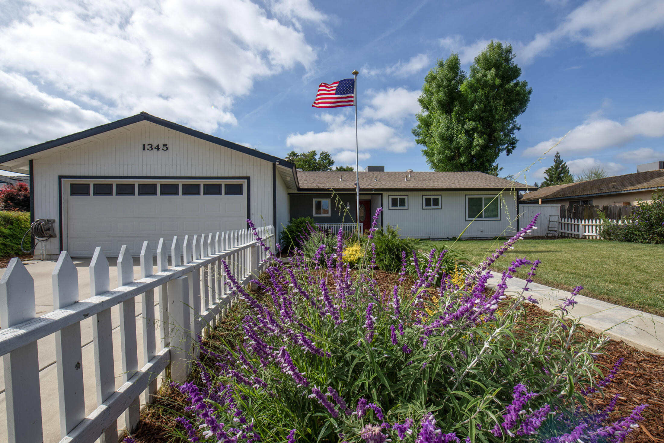 1345 W Evans Ave, Visalia, CA 93277