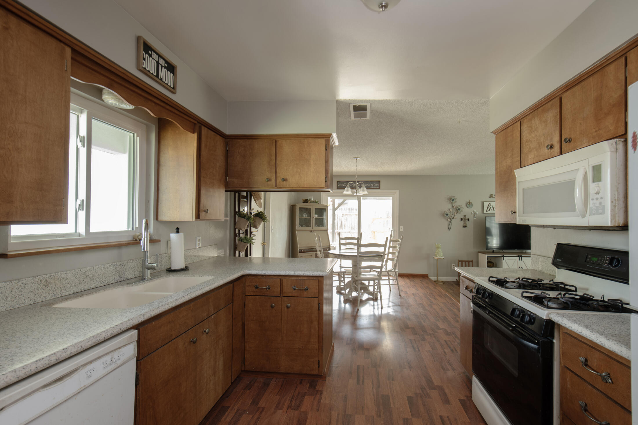 1345 W Evans Ave, Visalia, CA 93277