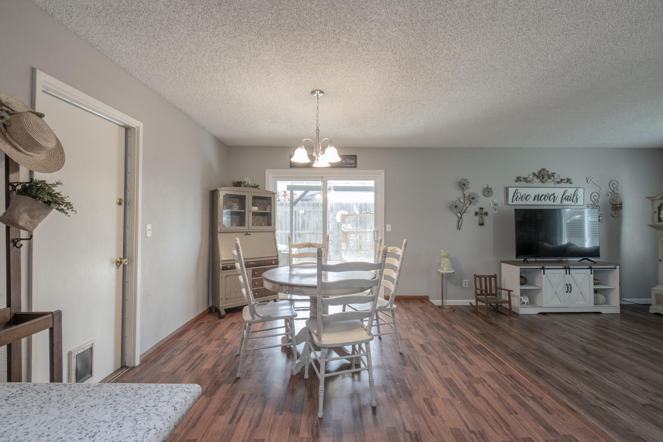 1345 W Evans Ave, Visalia, CA 93277