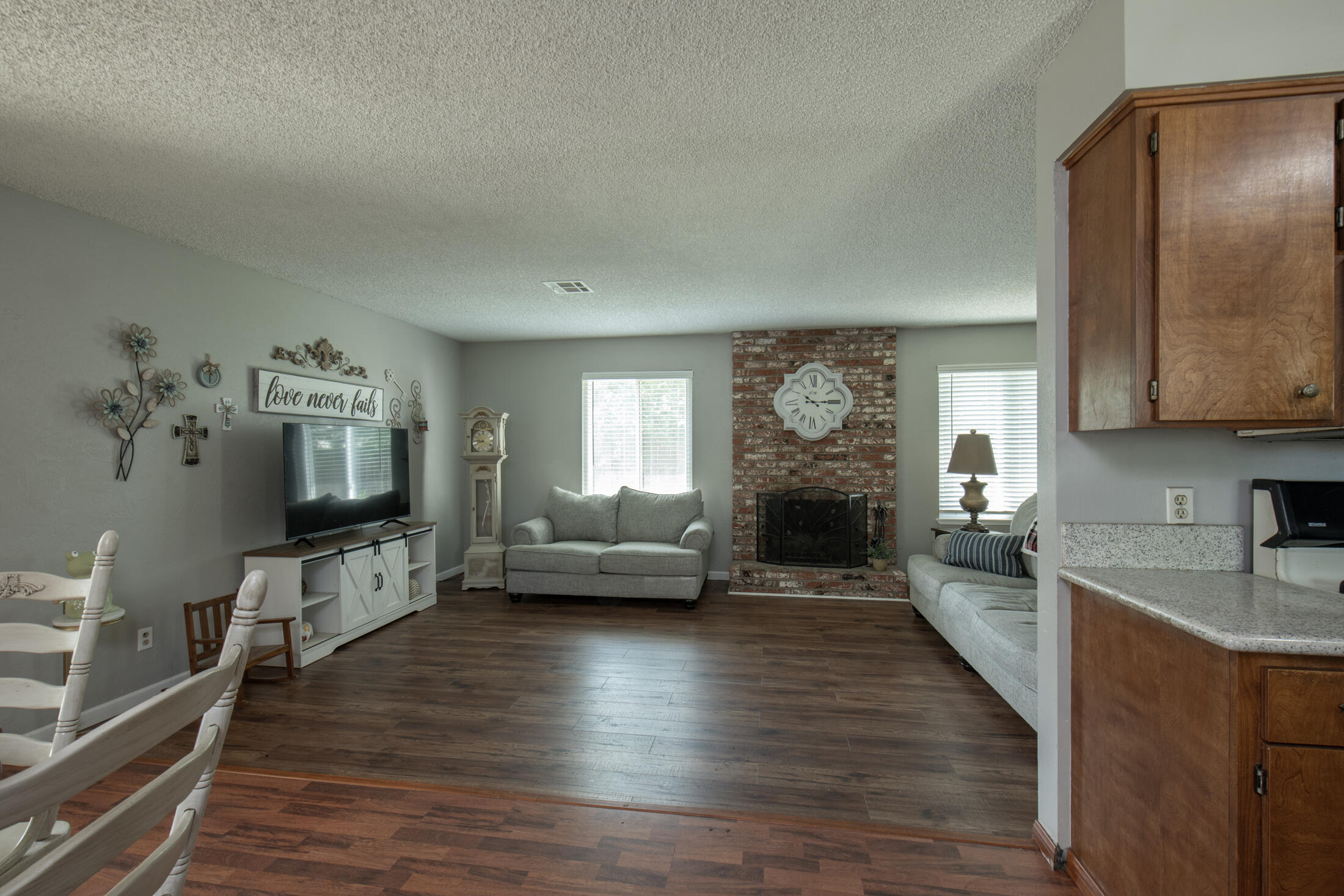 1345 W Evans Ave, Visalia, CA 93277