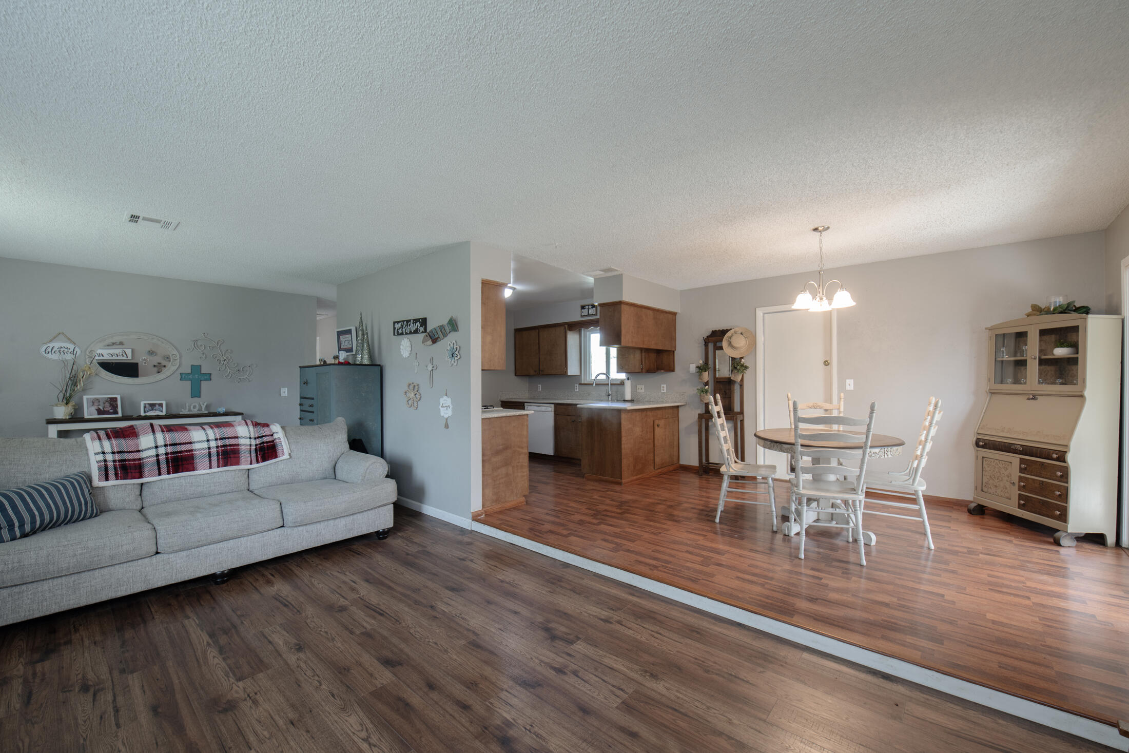 1345 W Evans Ave, Visalia, CA 93277