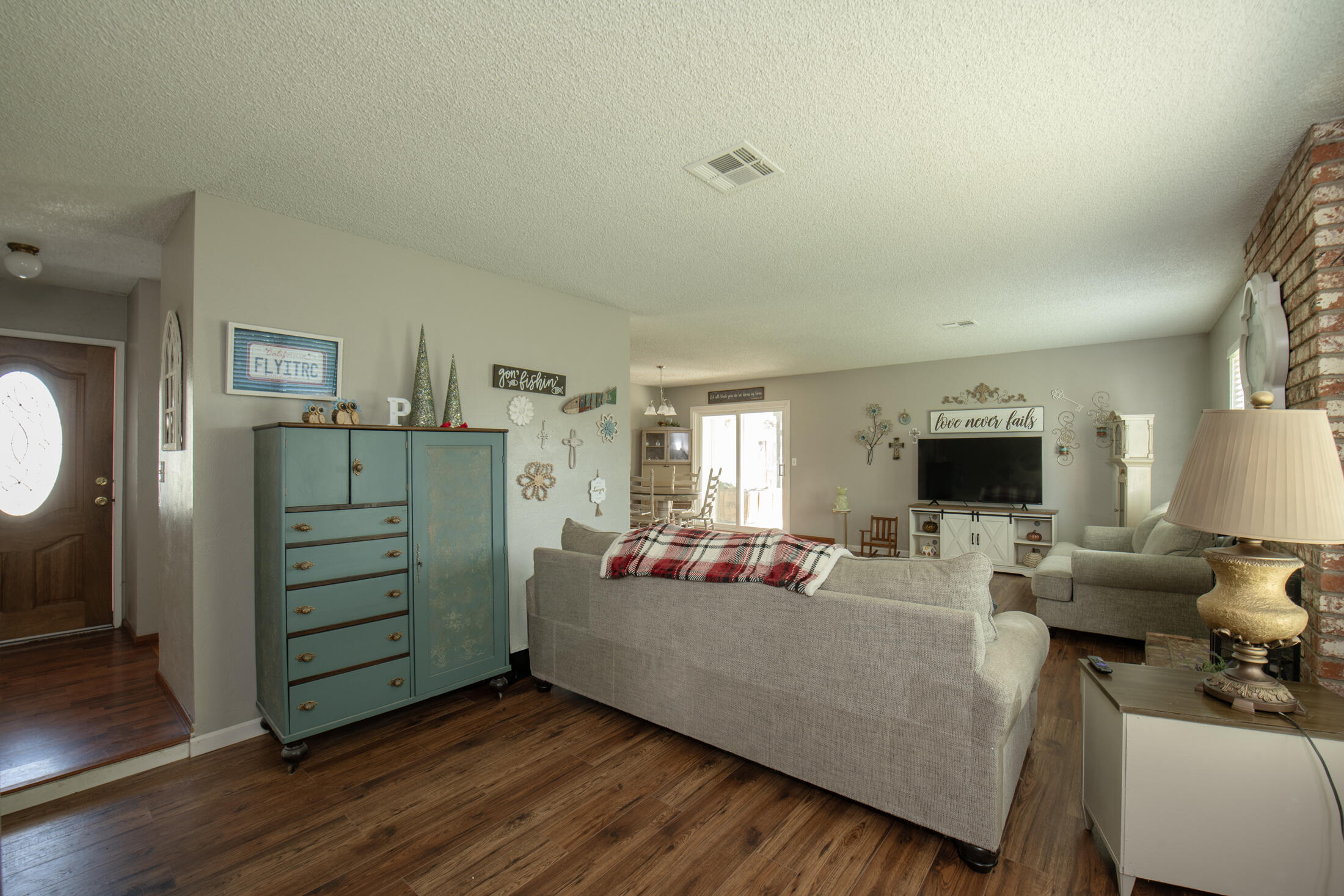 1345 W Evans Ave, Visalia, CA 93277