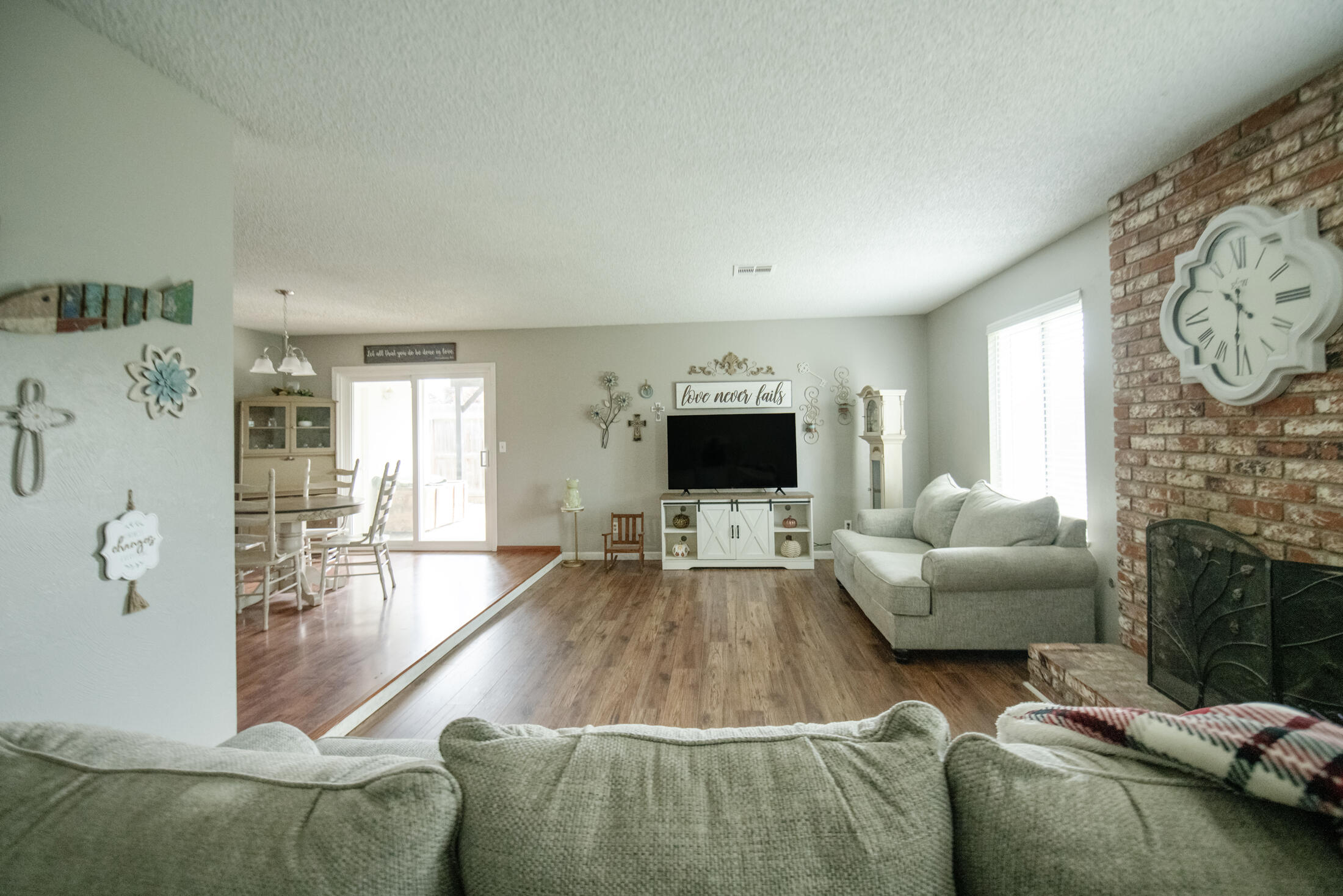 1345 W Evans Ave, Visalia, CA 93277