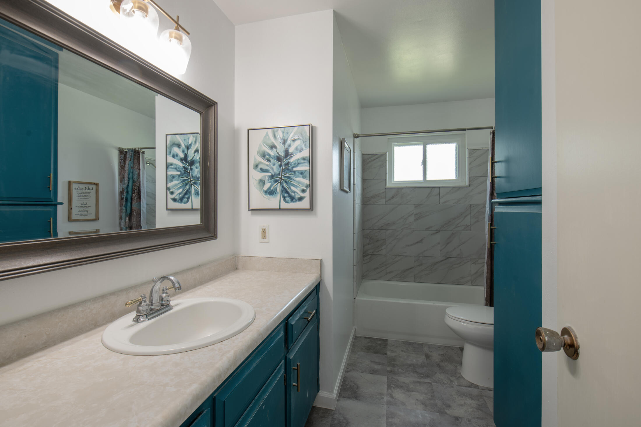 1345 W Evans Ave, Visalia, CA 93277