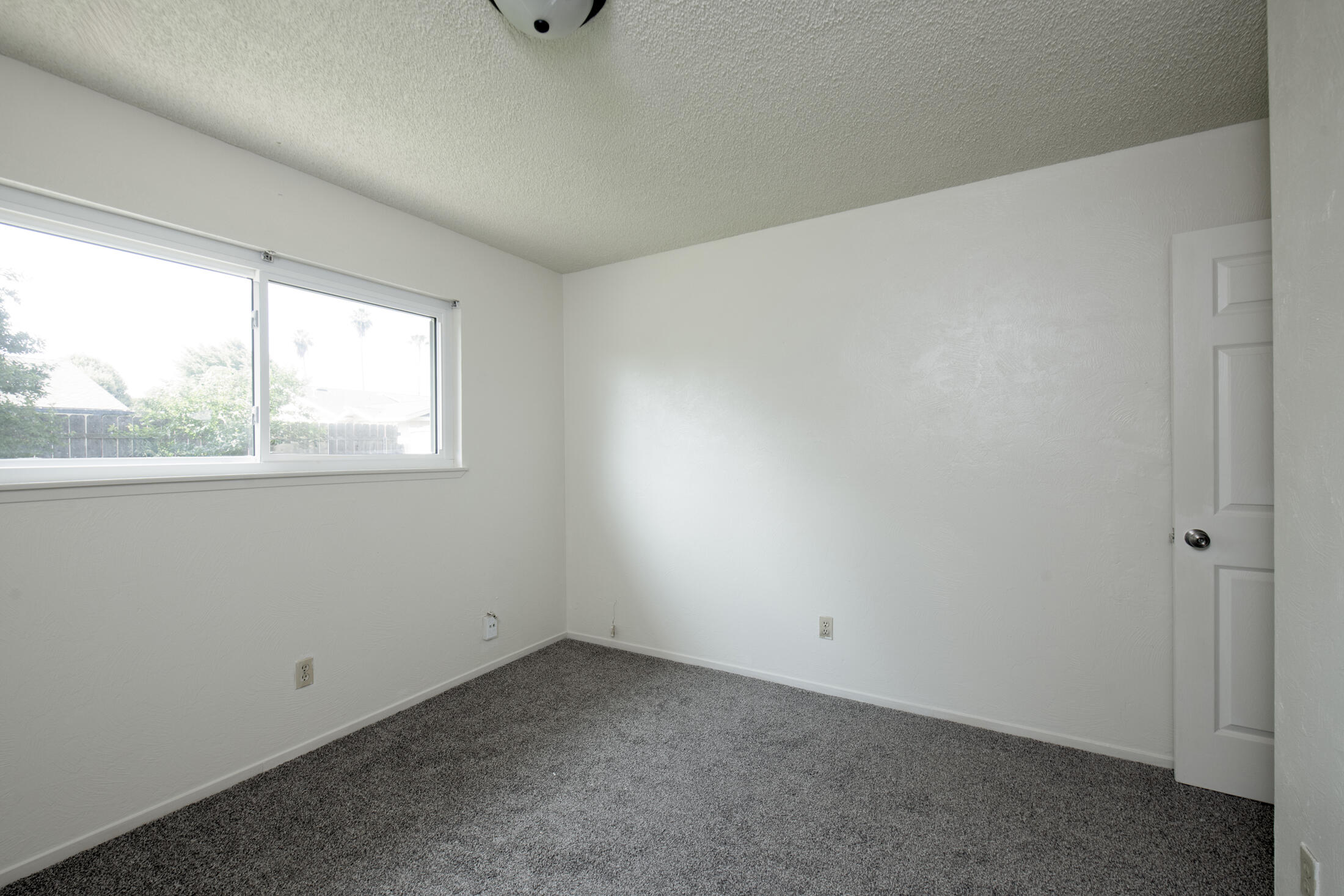 1345 W Evans Ave, Visalia, CA 93277